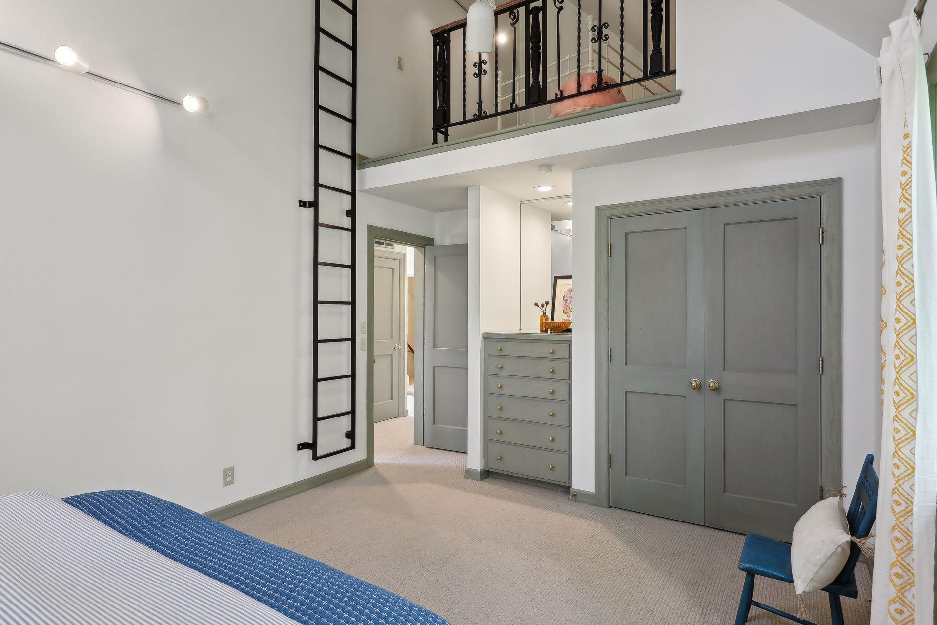 1606 Mount Curve Avenue