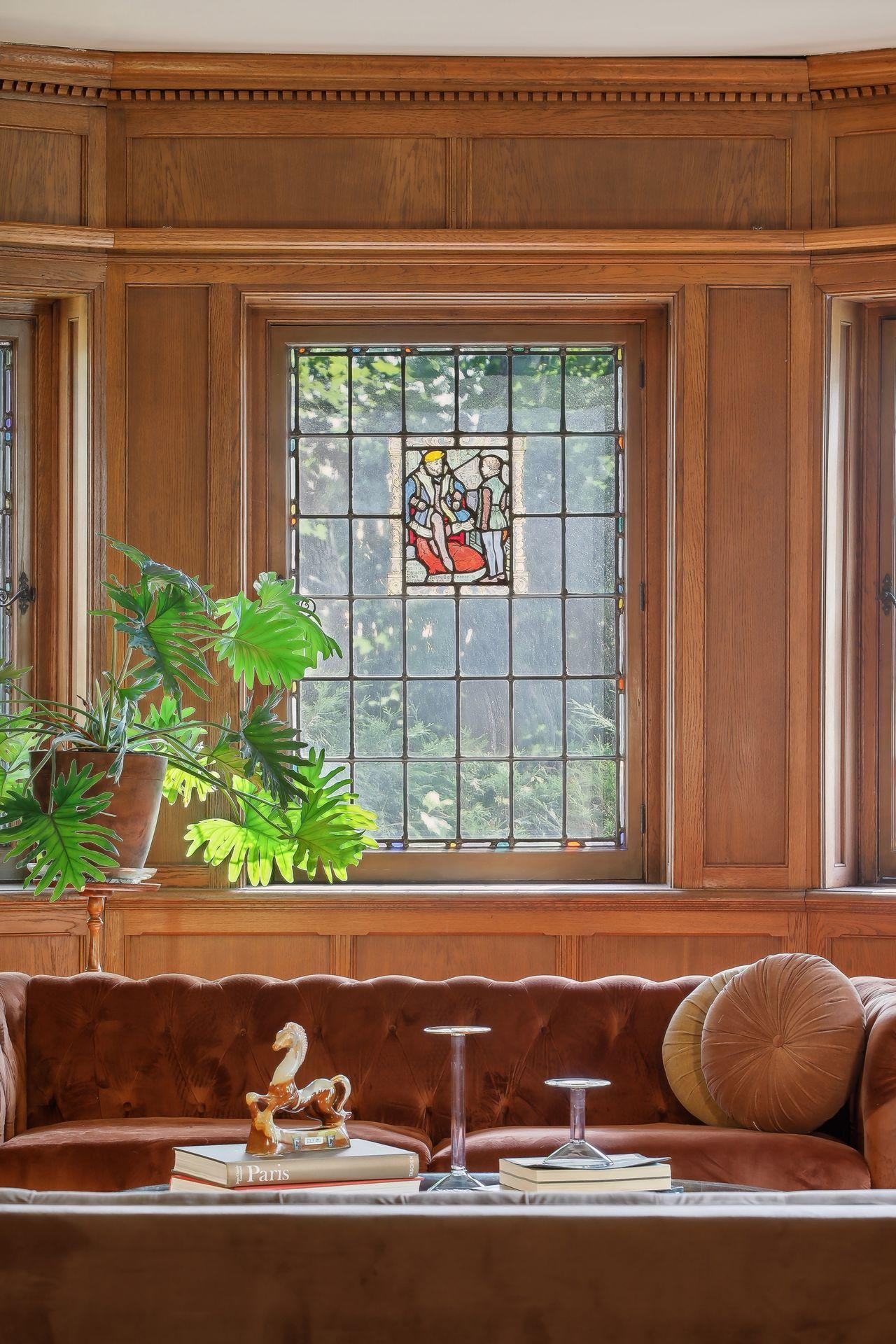 1606 Mount Curve Avenue