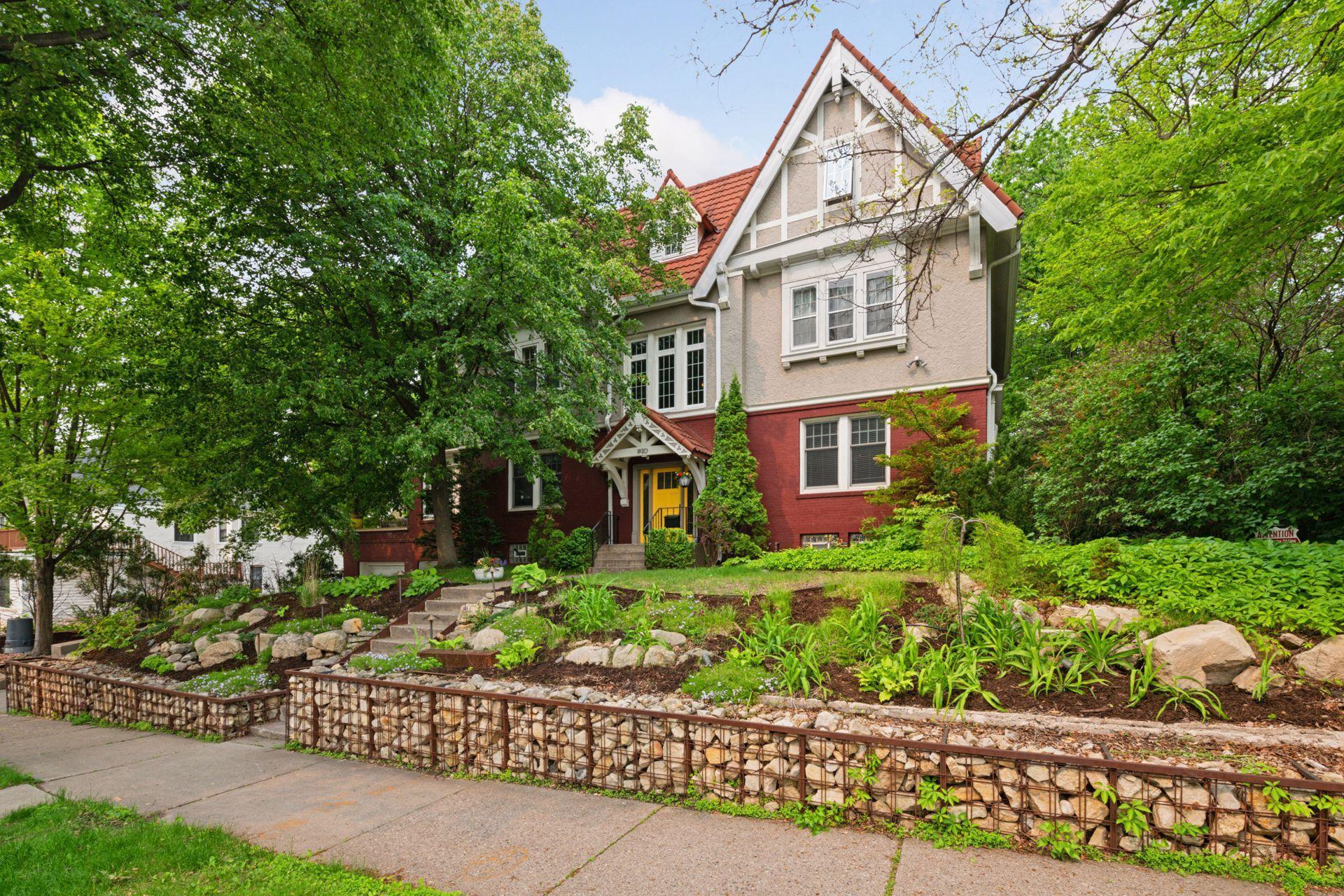 1920 Pillsbury Avenue S