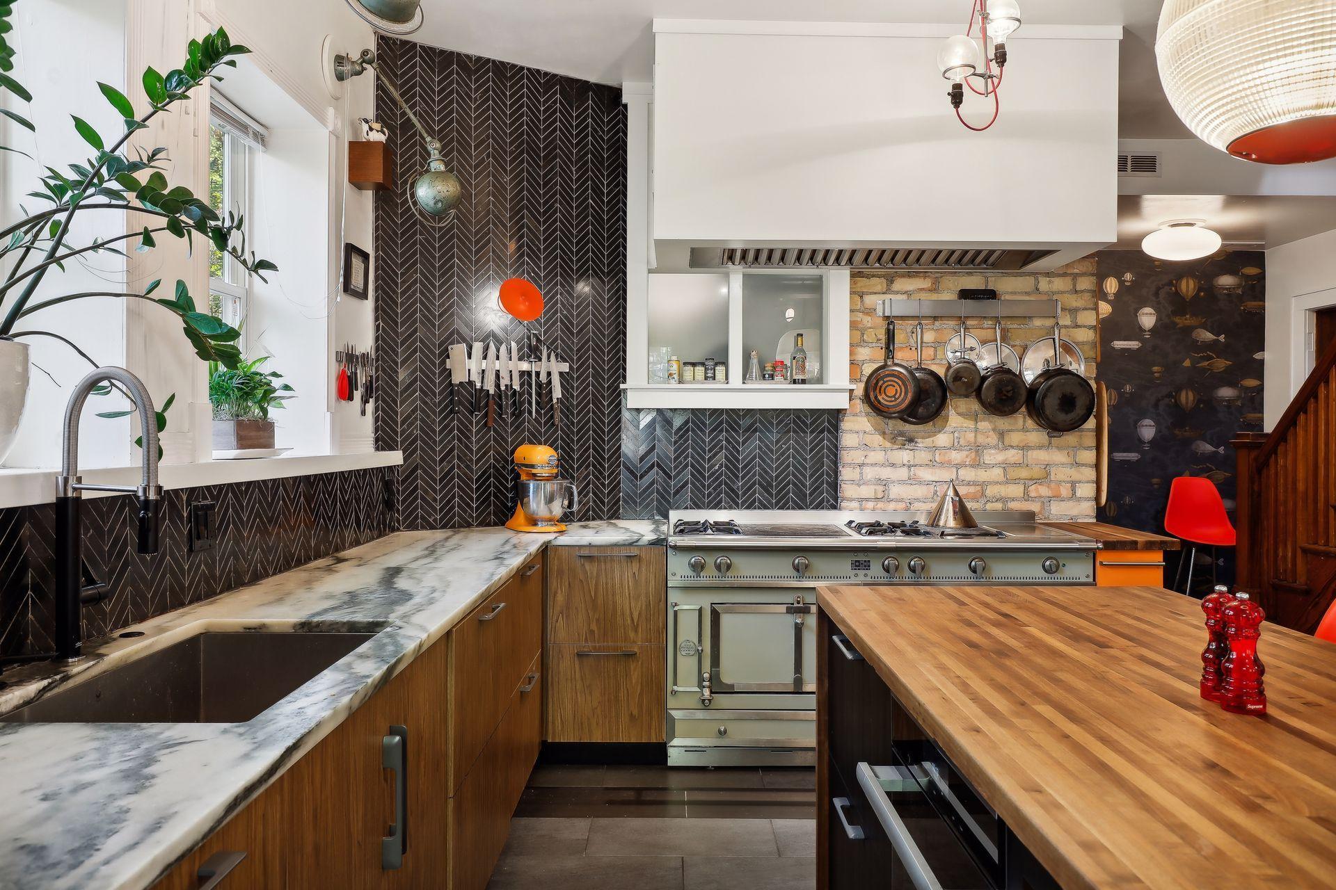 1920 Pillsbury Avenue S