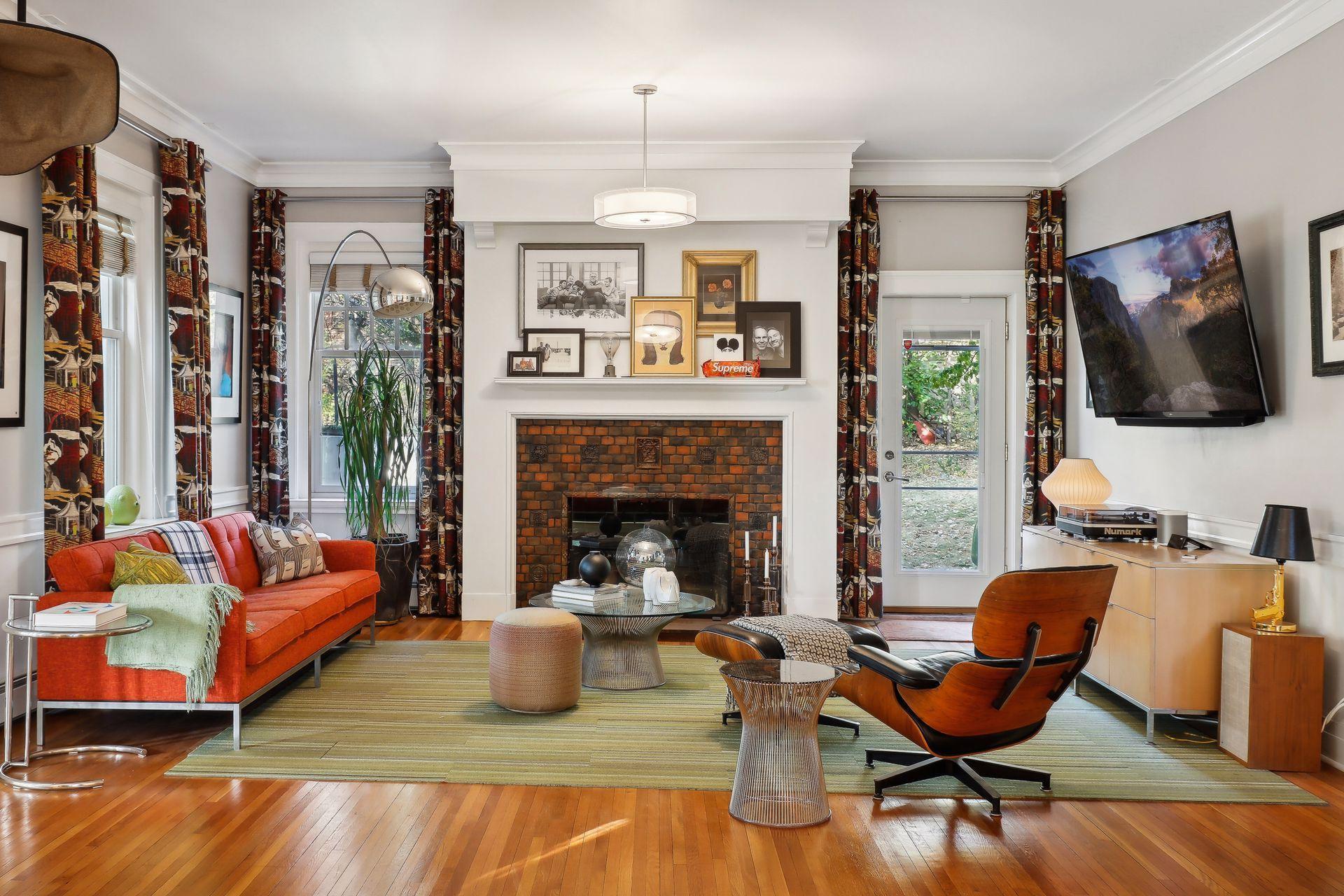 1920 Pillsbury Avenue S