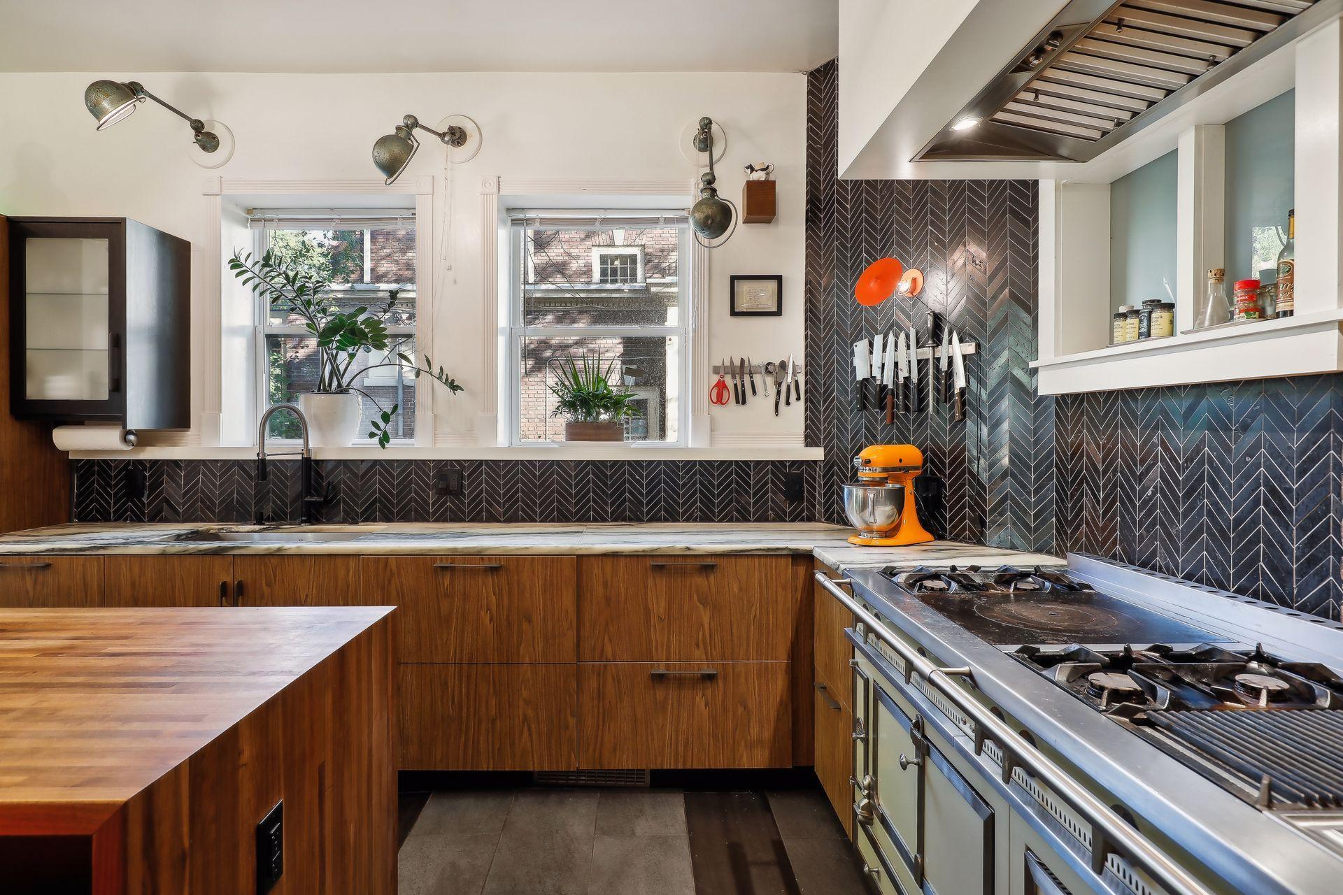 1920 Pillsbury Avenue S