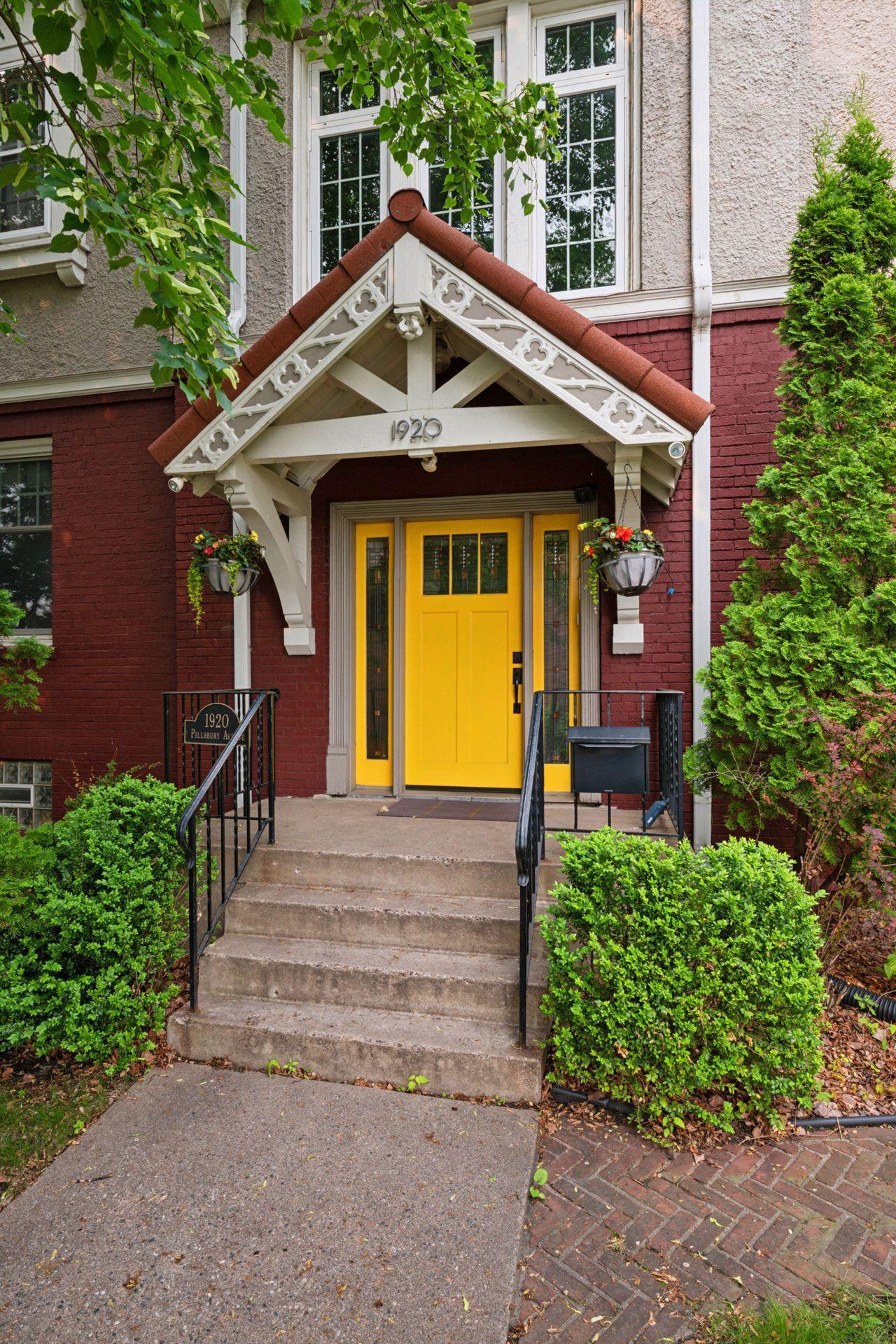 1920 Pillsbury Avenue S