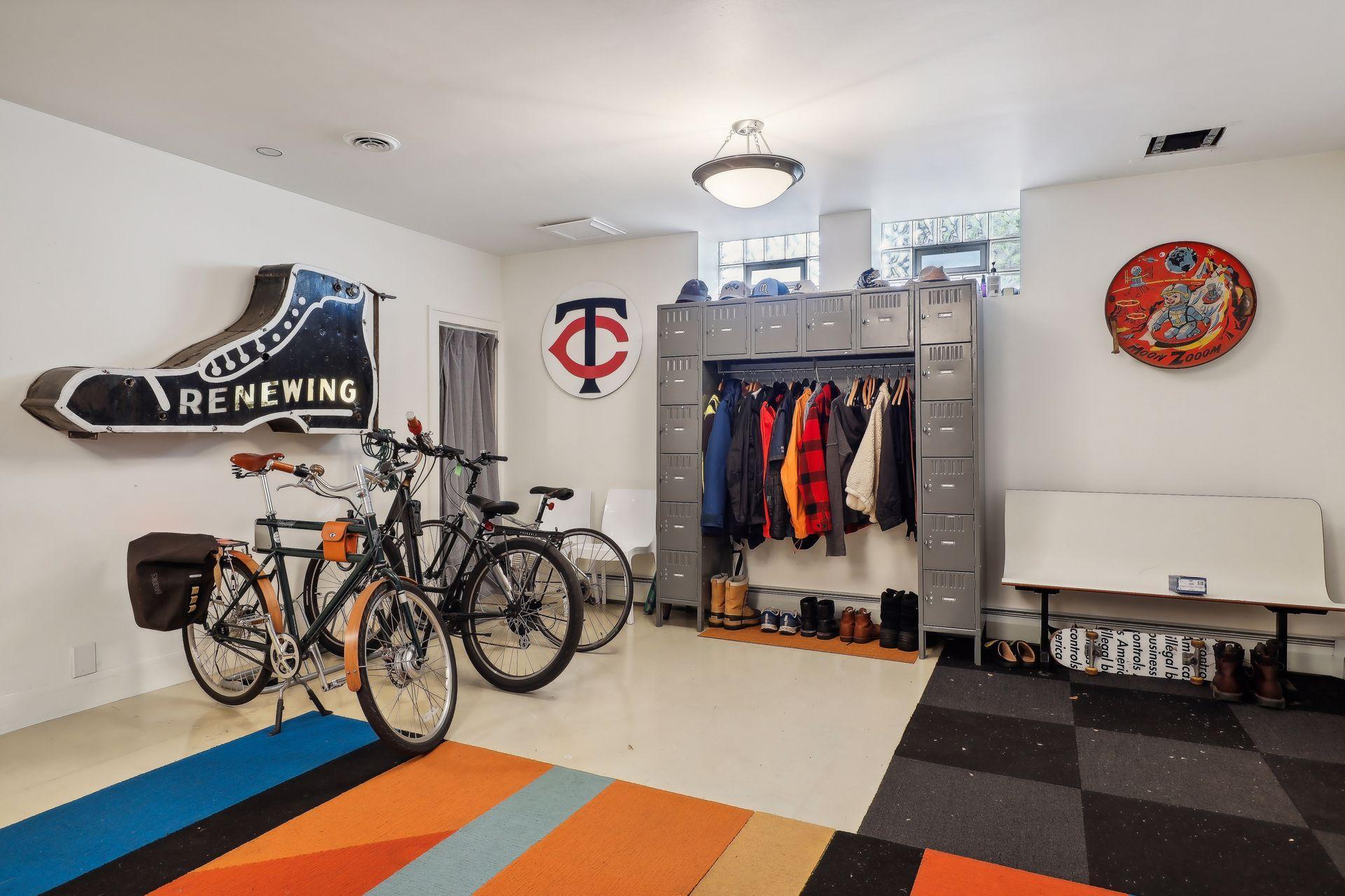 1920 Pillsbury Avenue S