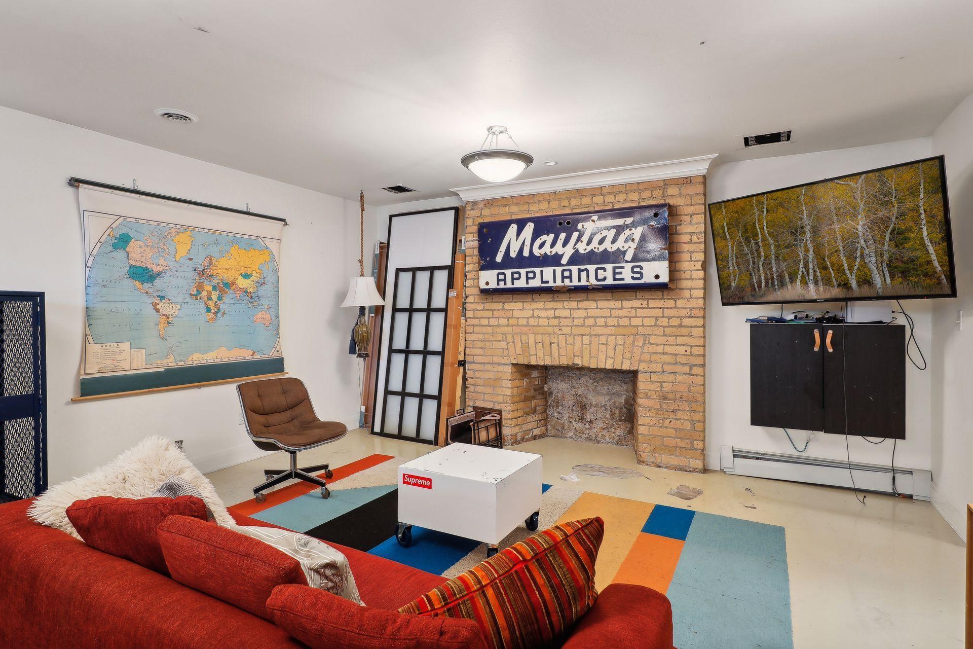 1920 Pillsbury Avenue S