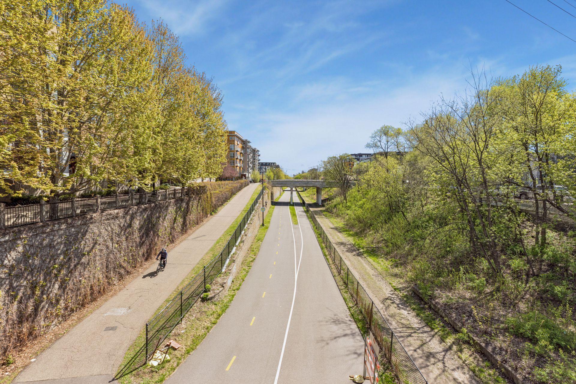 2845 Colfax Avenue S Unit: W402