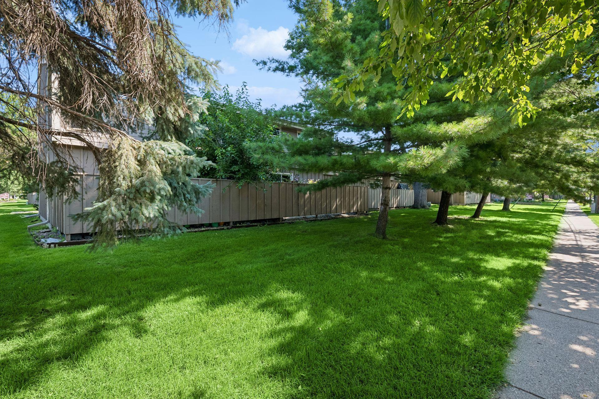 318 E 44th Street
