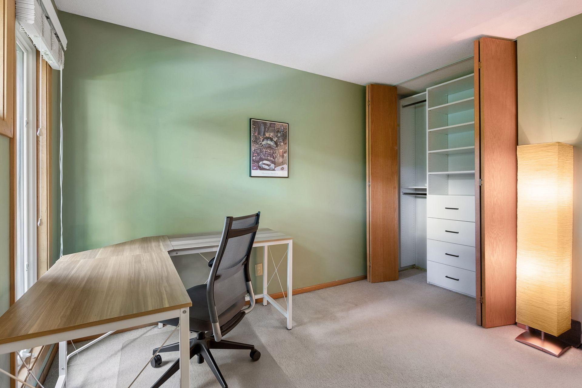 318 E 44th Street