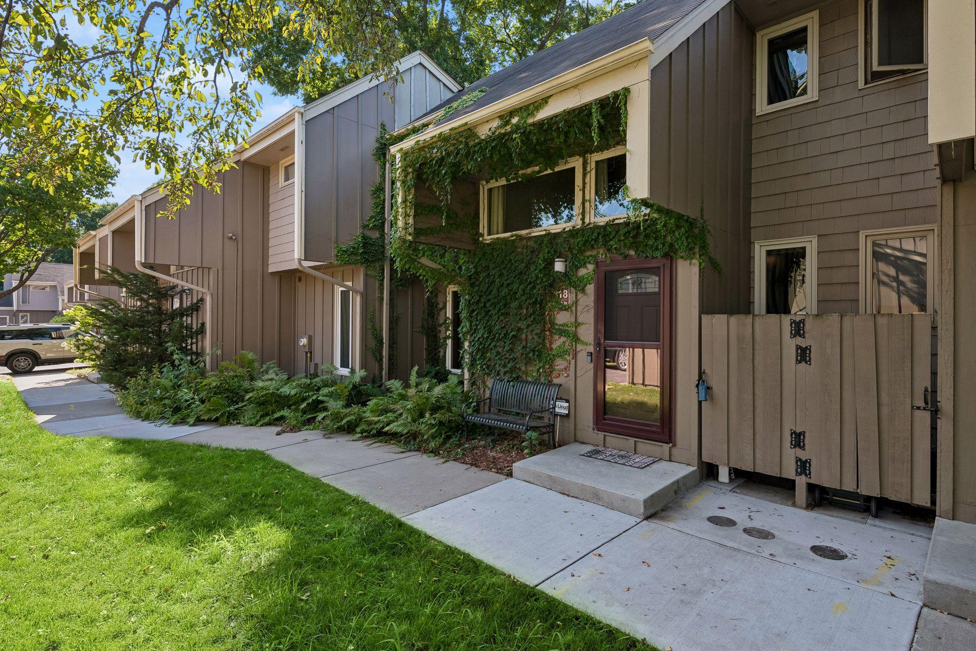 318 E 44th Street