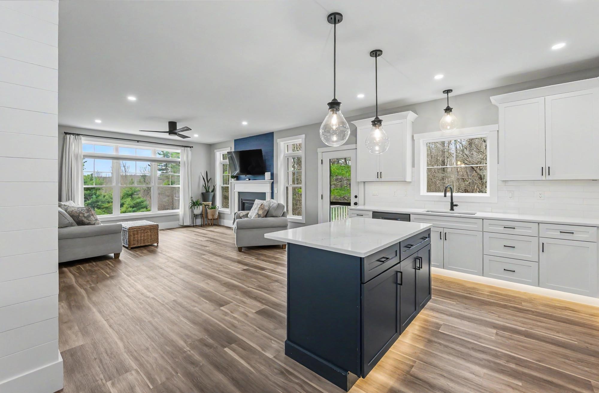 11 Hillside Drive