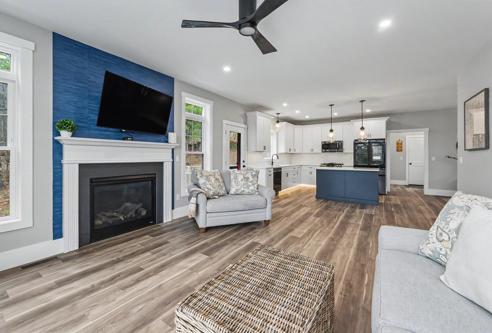 11 Hillside Drive