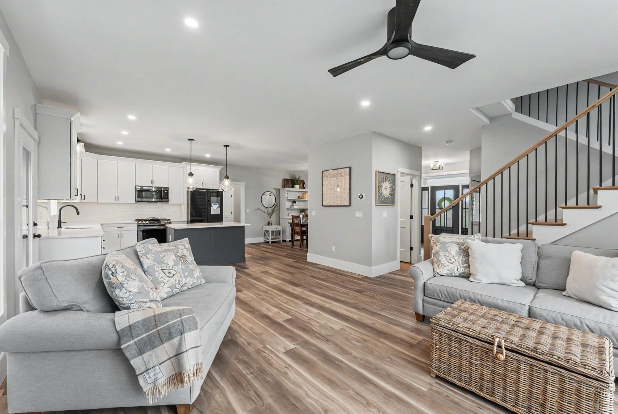 11 Hillside Drive