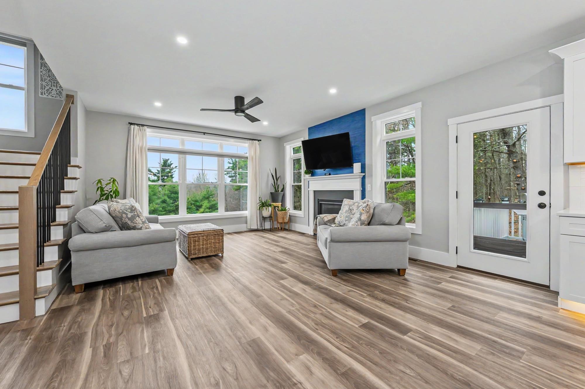 11 Hillside Drive