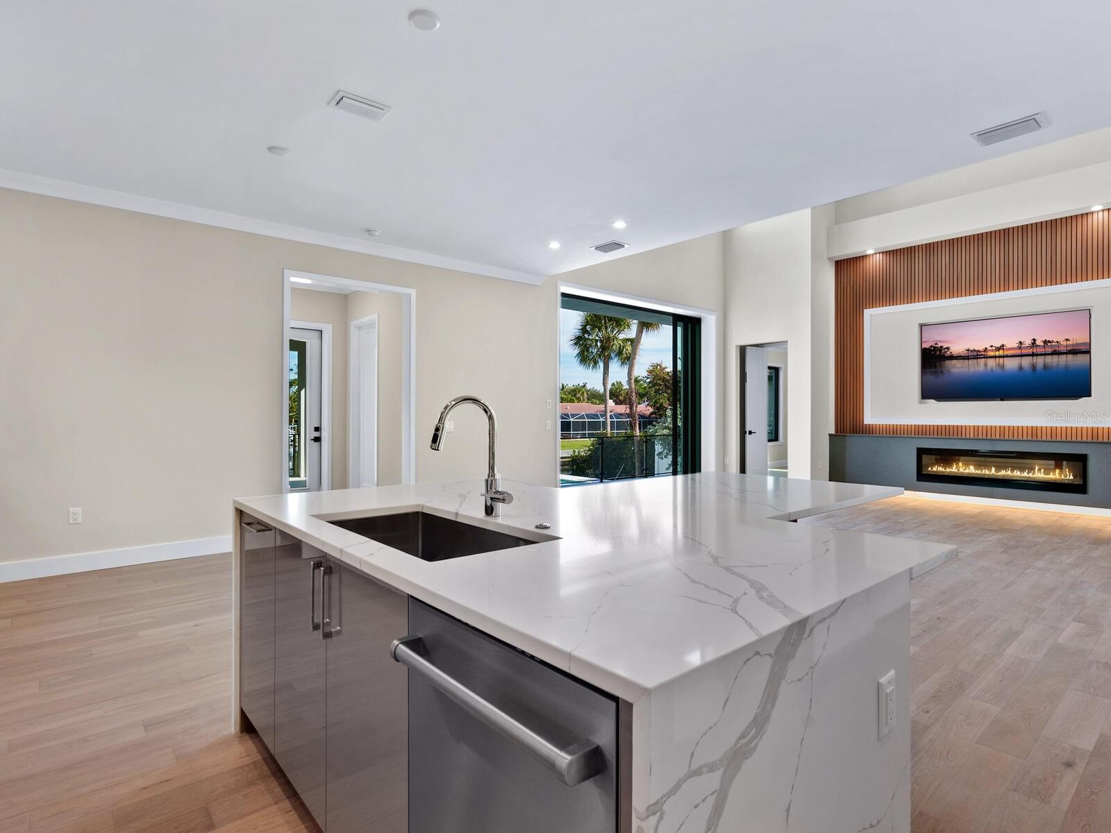 722 SIESTA KEY CIR