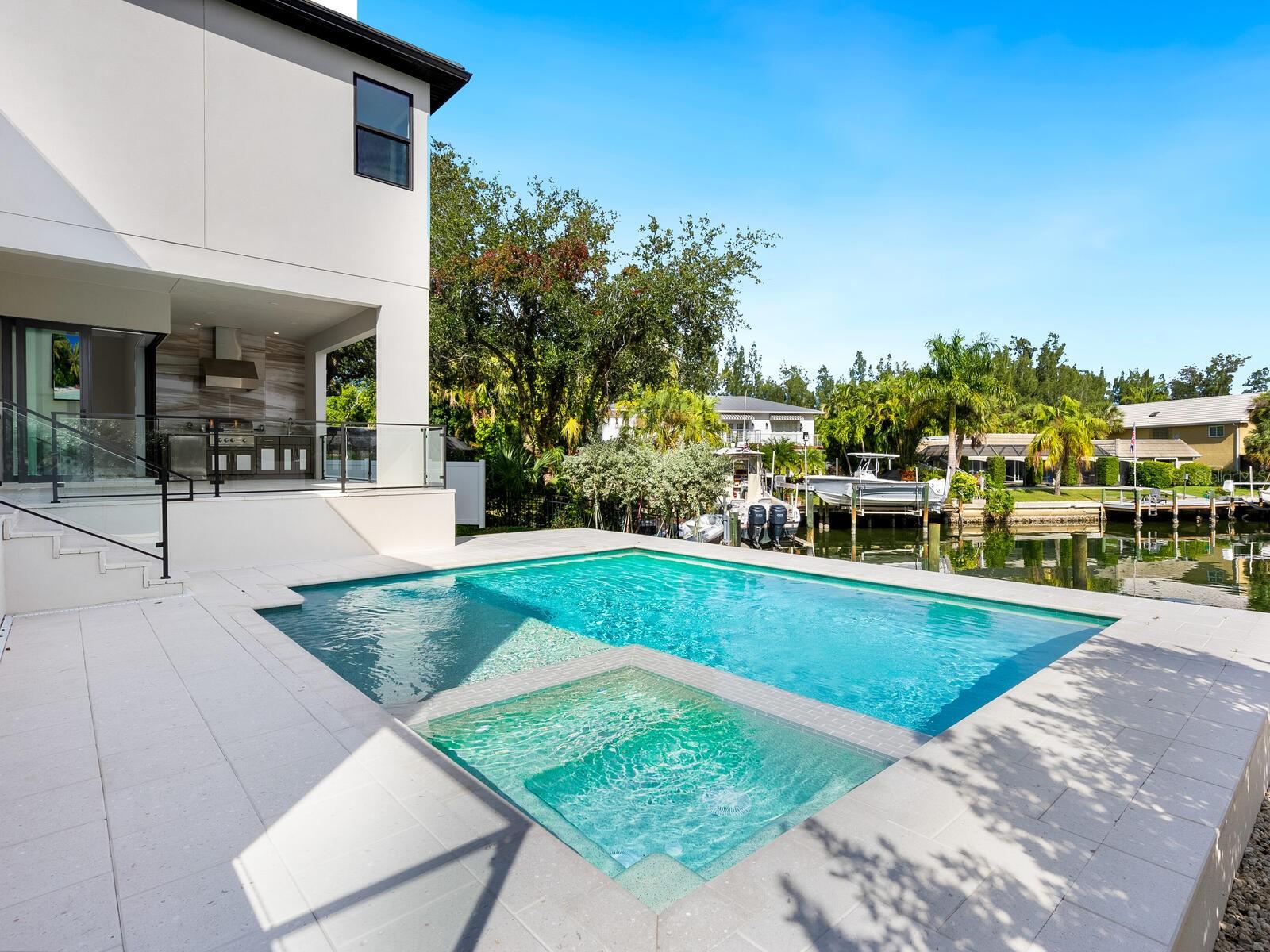722 SIESTA KEY CIR