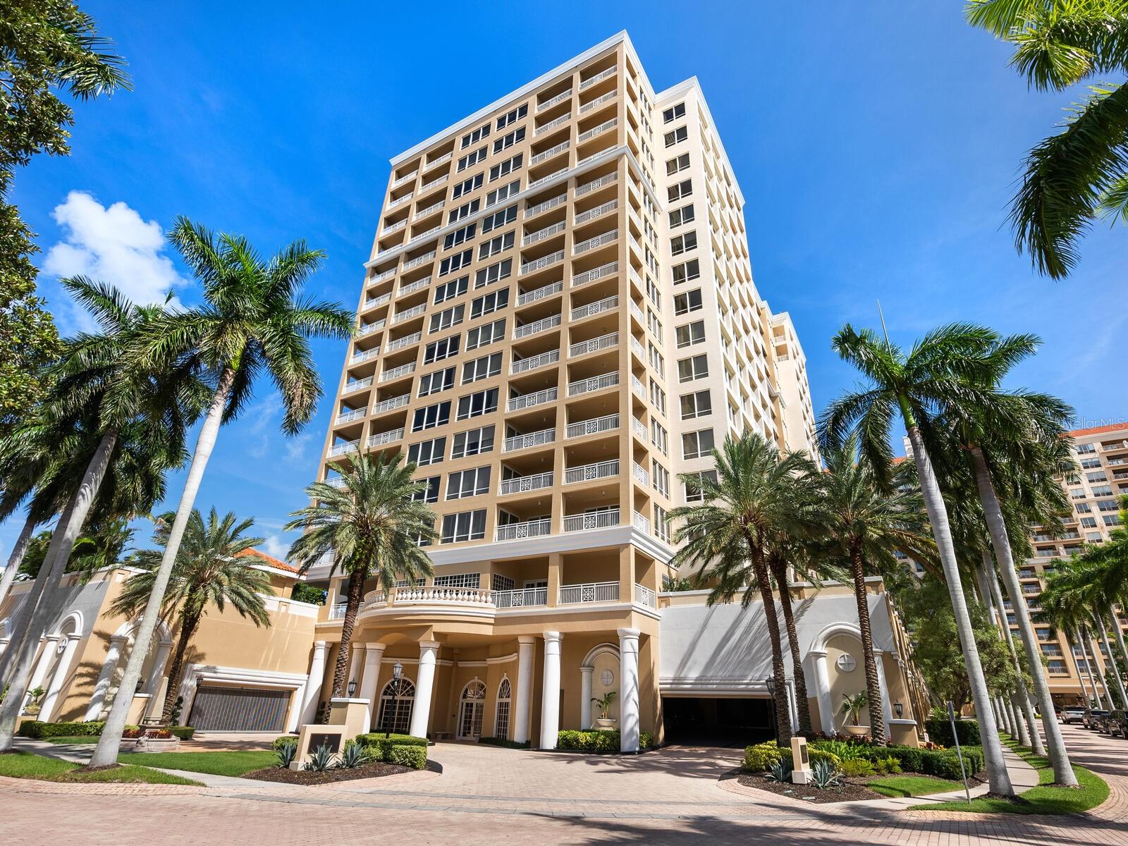 35 WATERGATE DR #1206