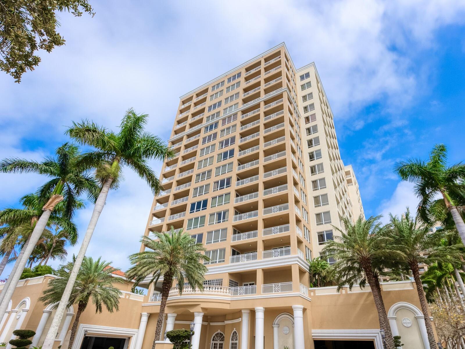 35 WATERGATE DR #1206