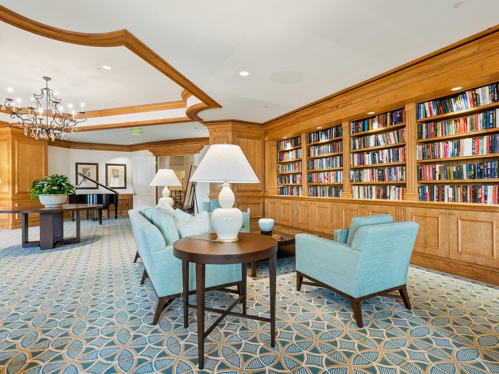 35 WATERGATE DR #1206