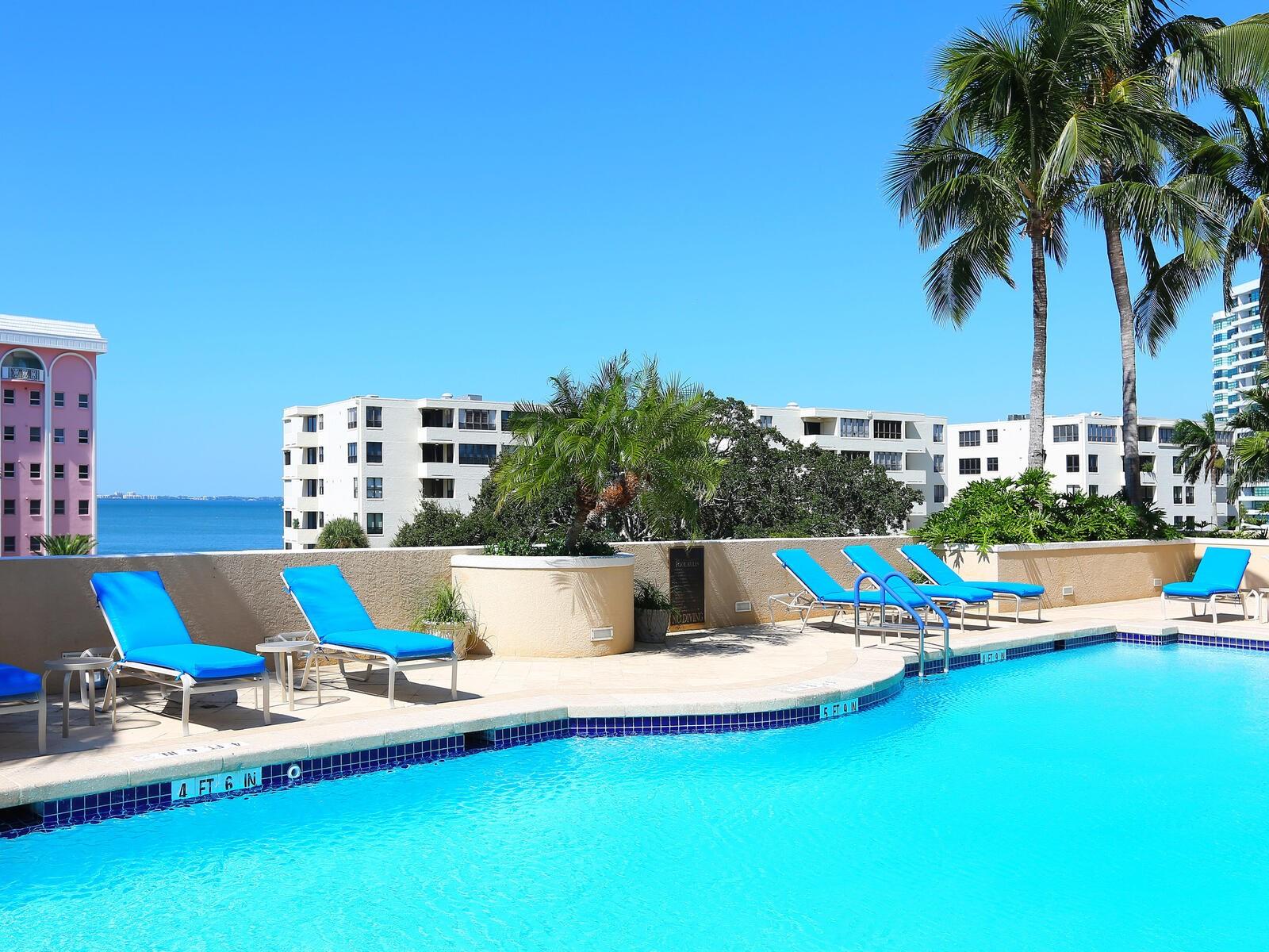 35 WATERGATE DR #1206