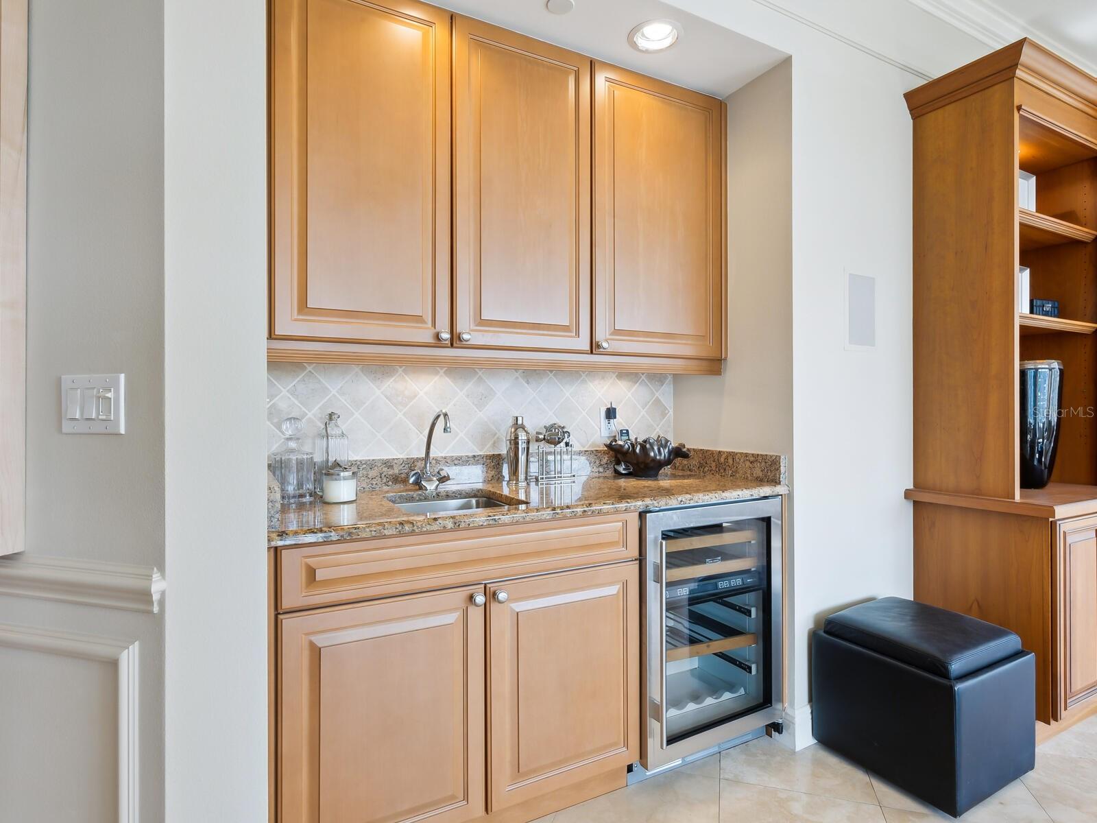 35 WATERGATE DR #1206