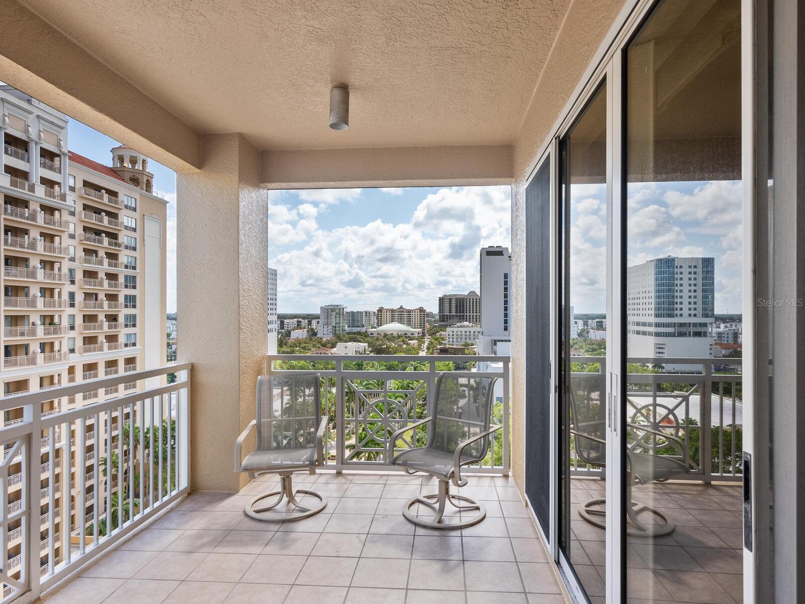 35 WATERGATE DR #1206