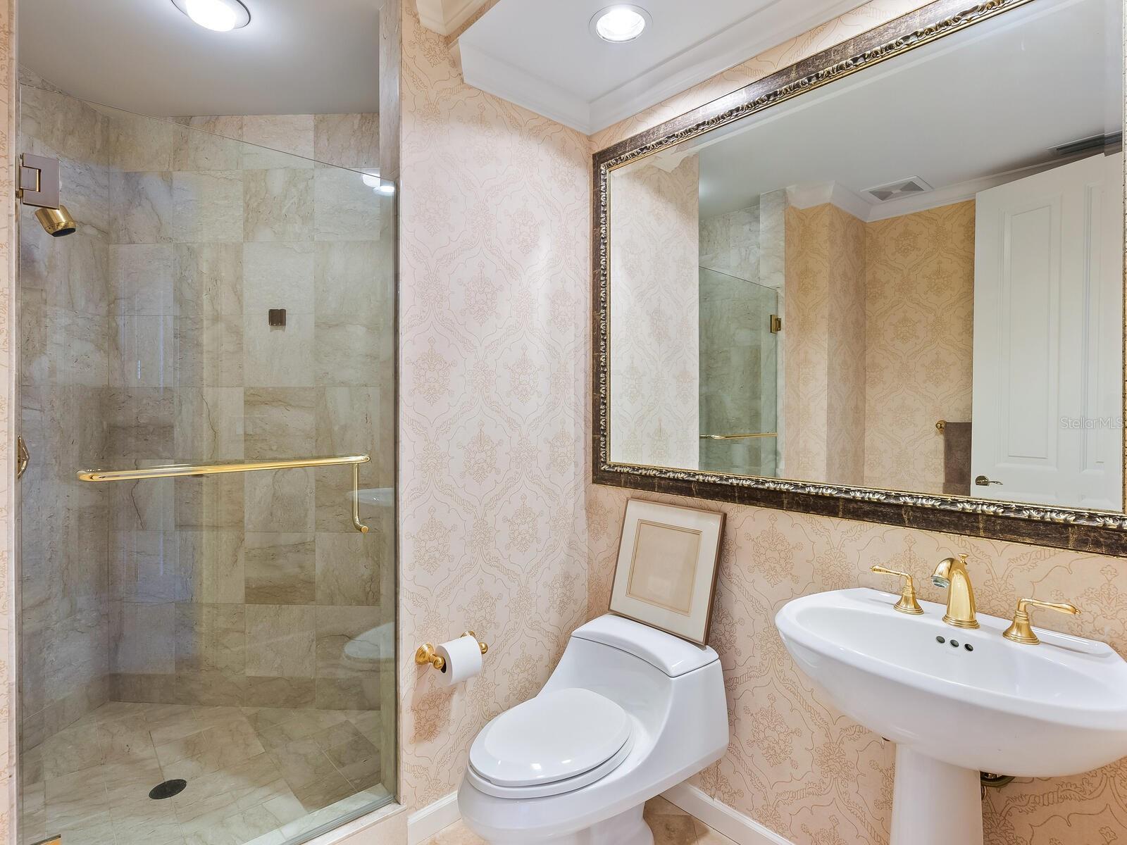 35 WATERGATE DR #1206