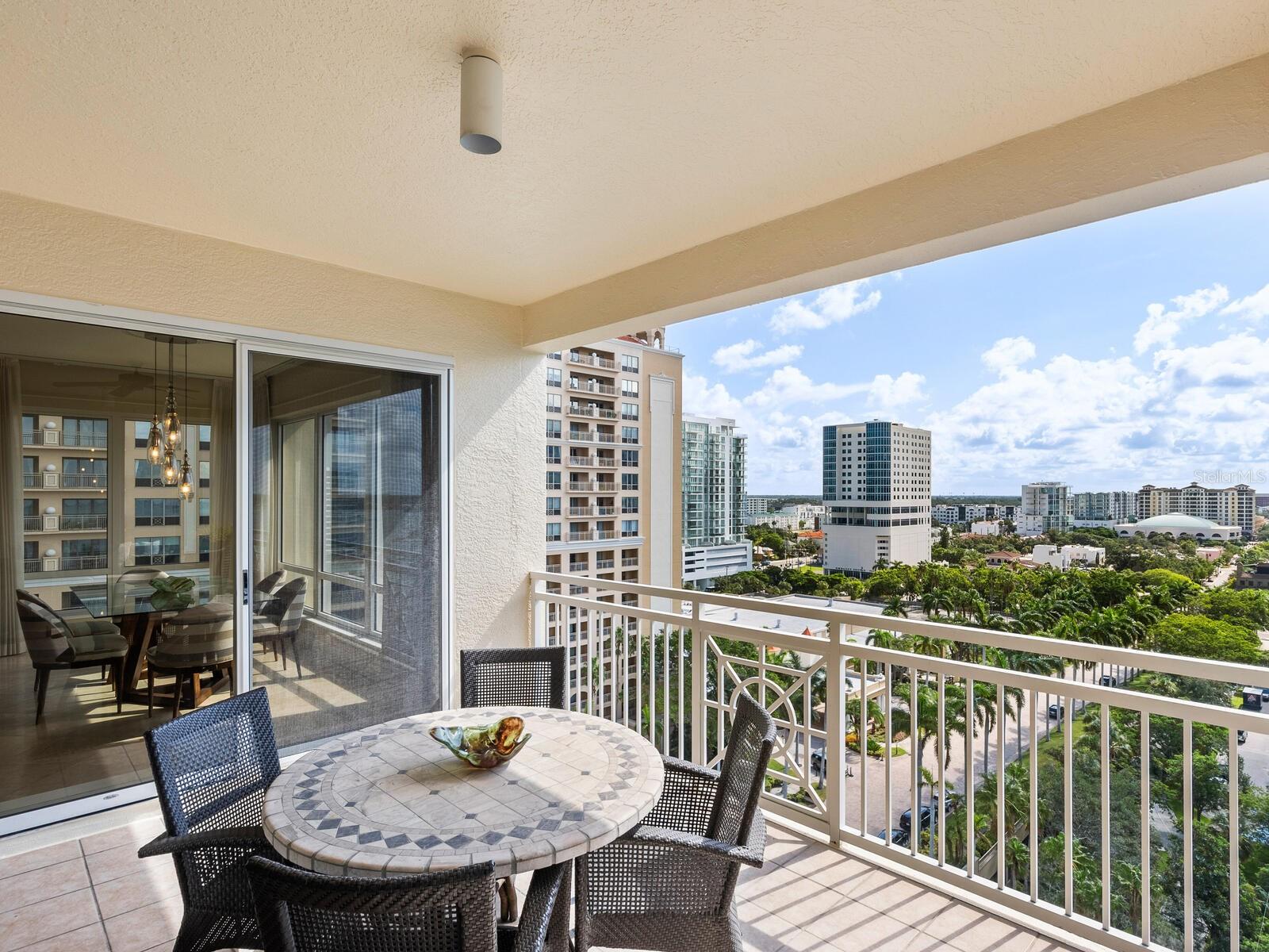 35 WATERGATE DR #1206