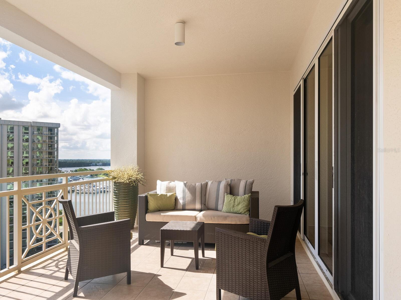 35 WATERGATE DR #1206