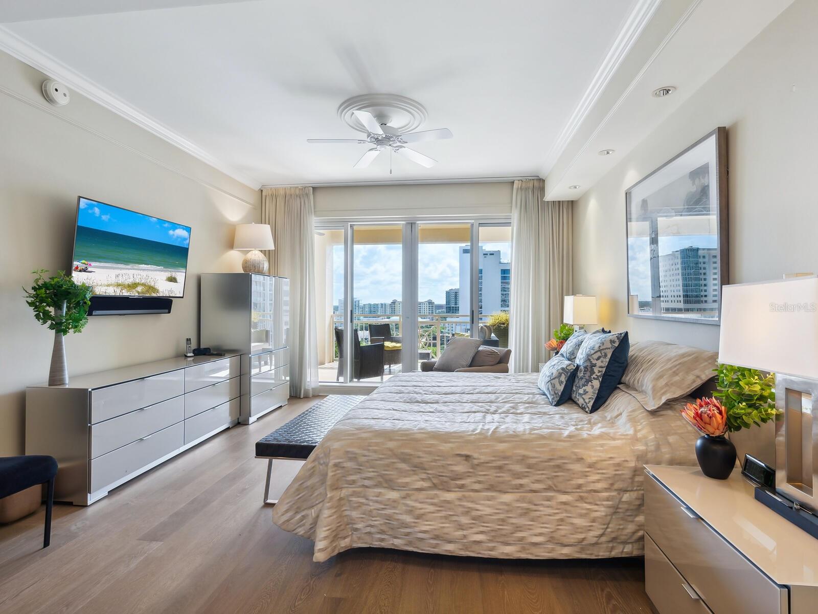 35 WATERGATE DR #1206