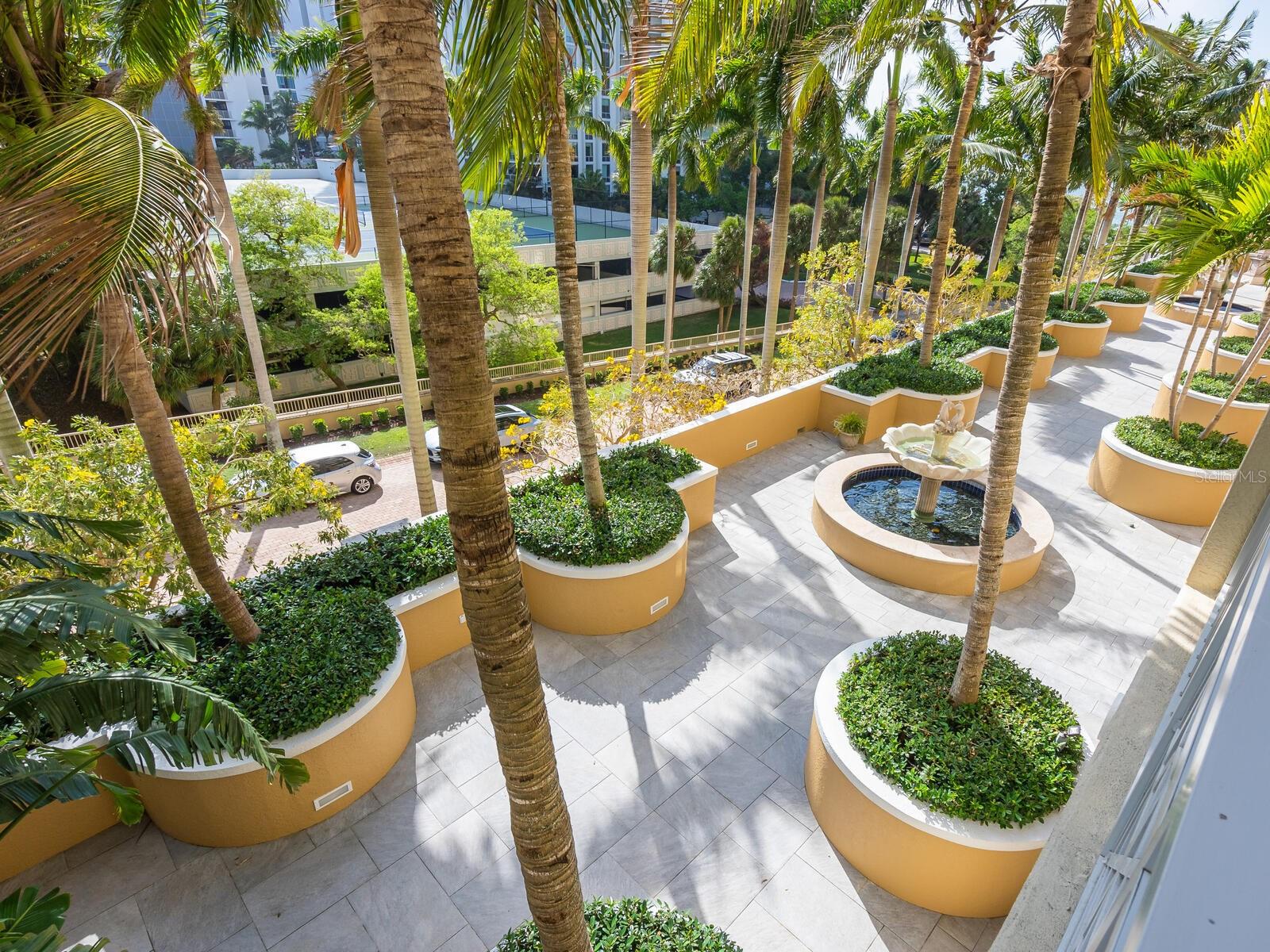 35 WATERGATE DR #1206