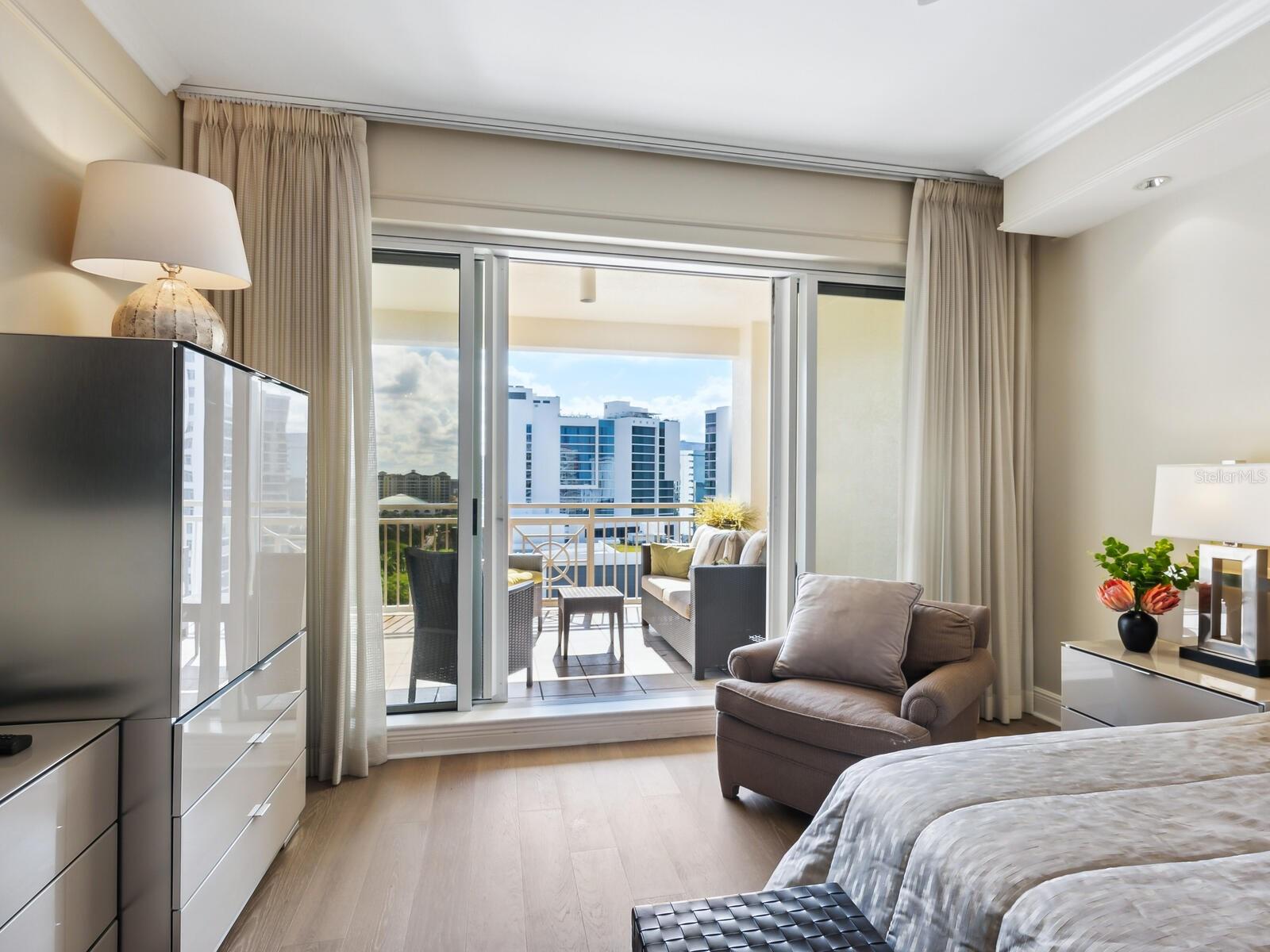 35 WATERGATE DR #1206