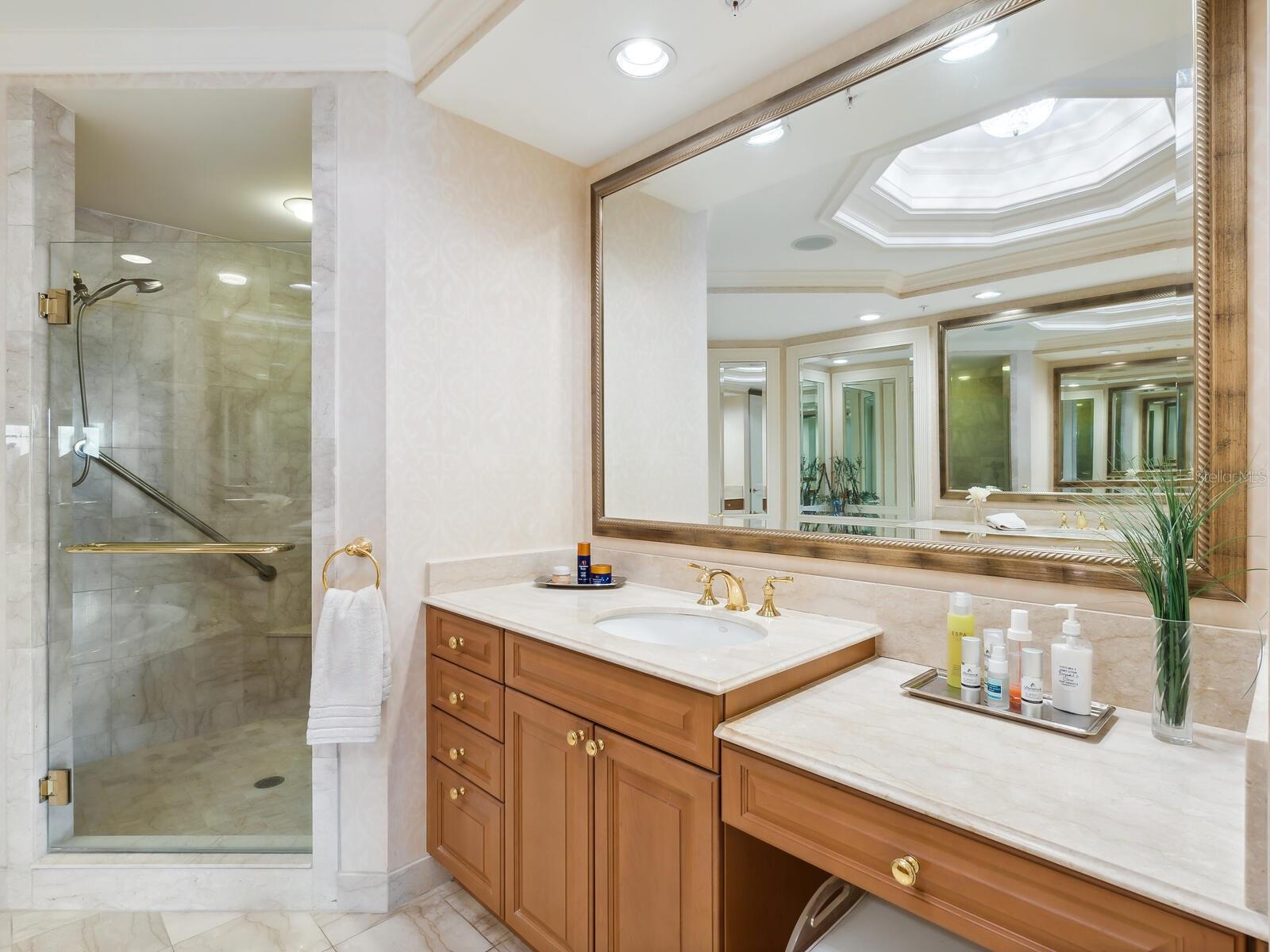 35 WATERGATE DR #1206