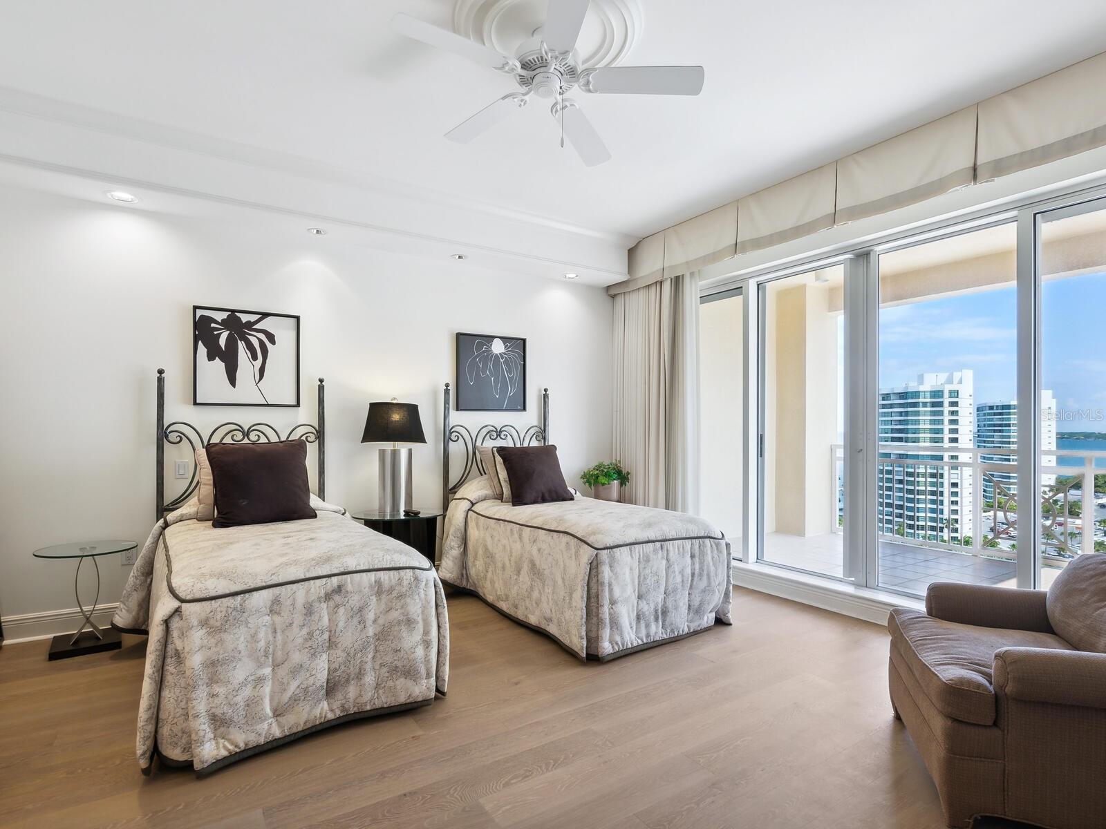 35 WATERGATE DR #1206