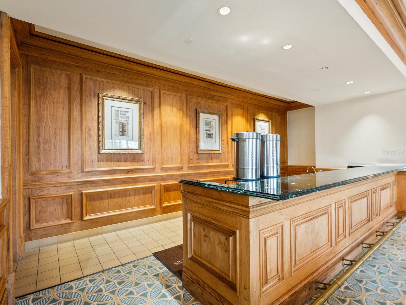 35 WATERGATE DR #1206