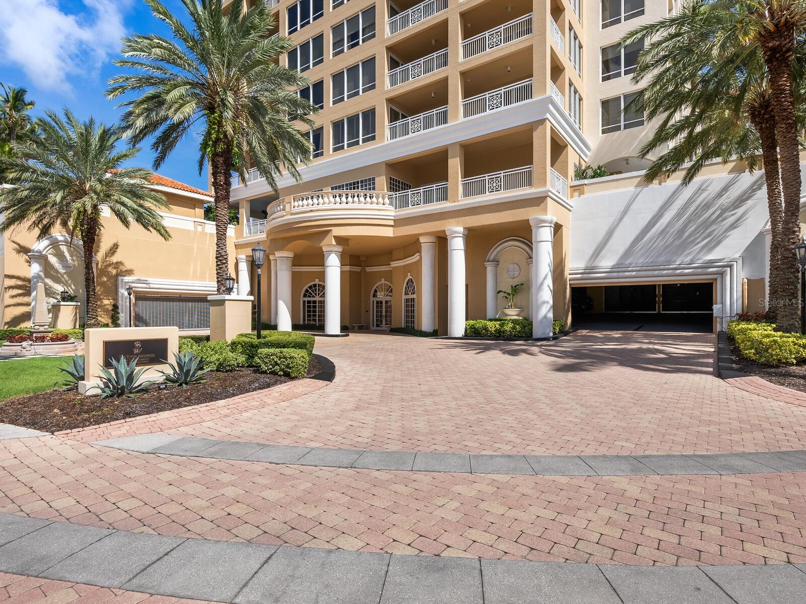 35 WATERGATE DR #1206