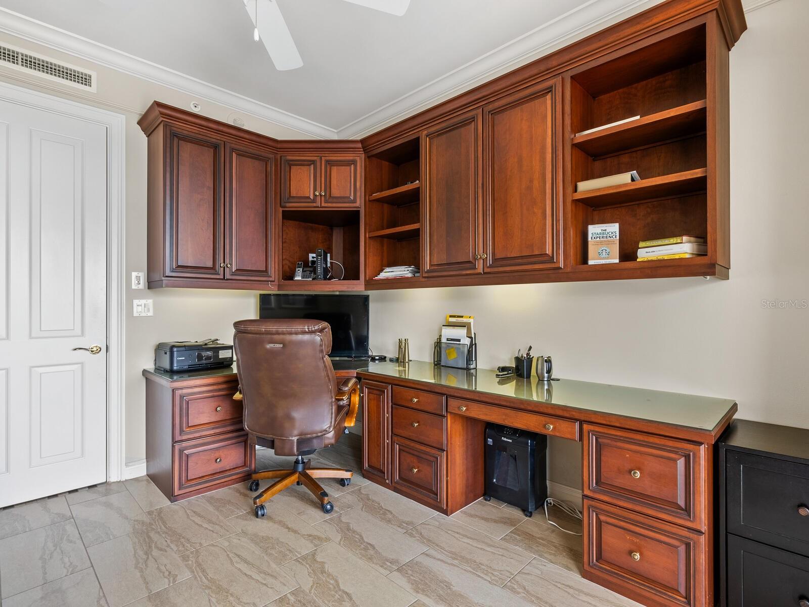 35 WATERGATE DR #1206