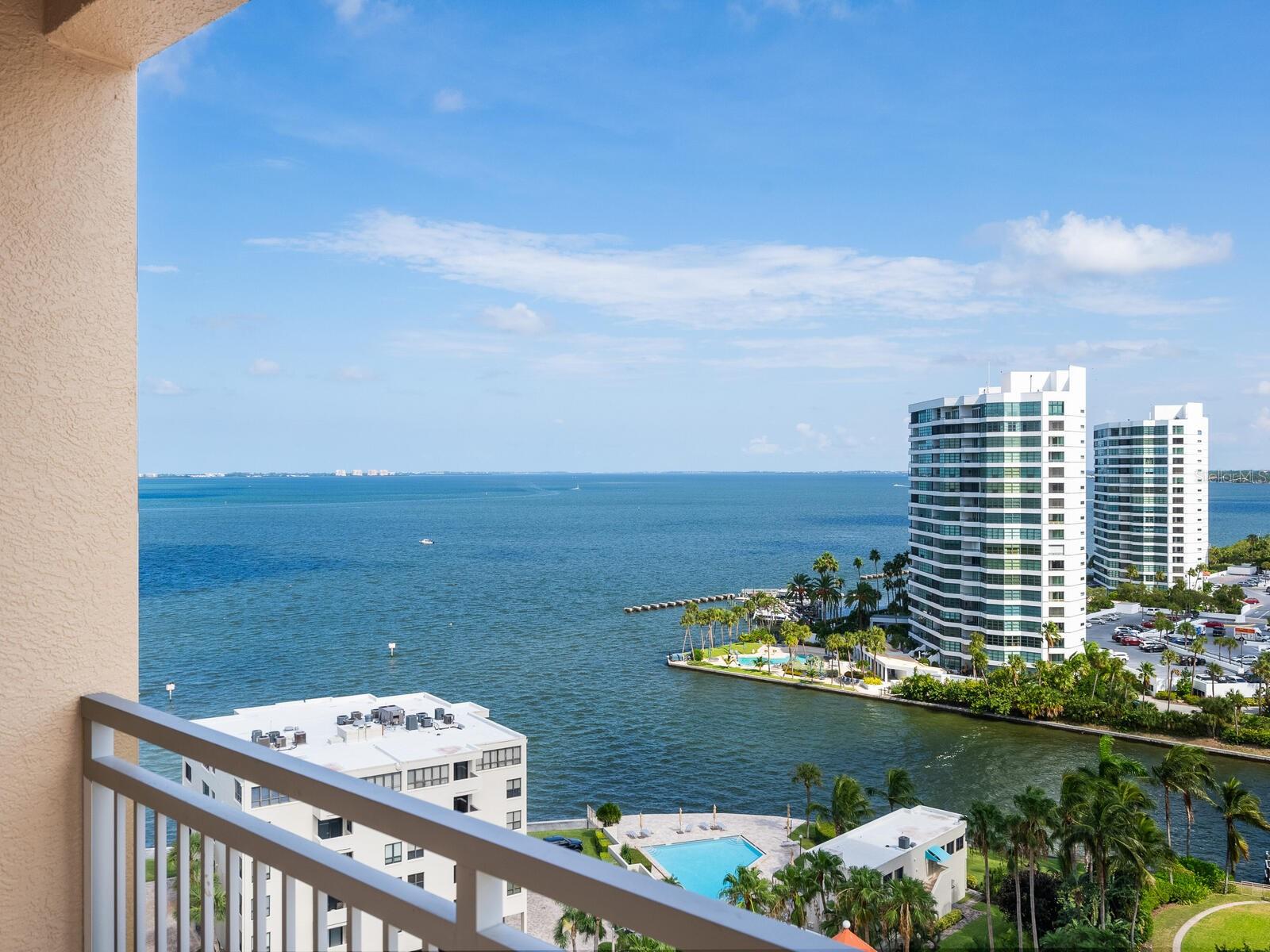 35 WATERGATE DR #1206