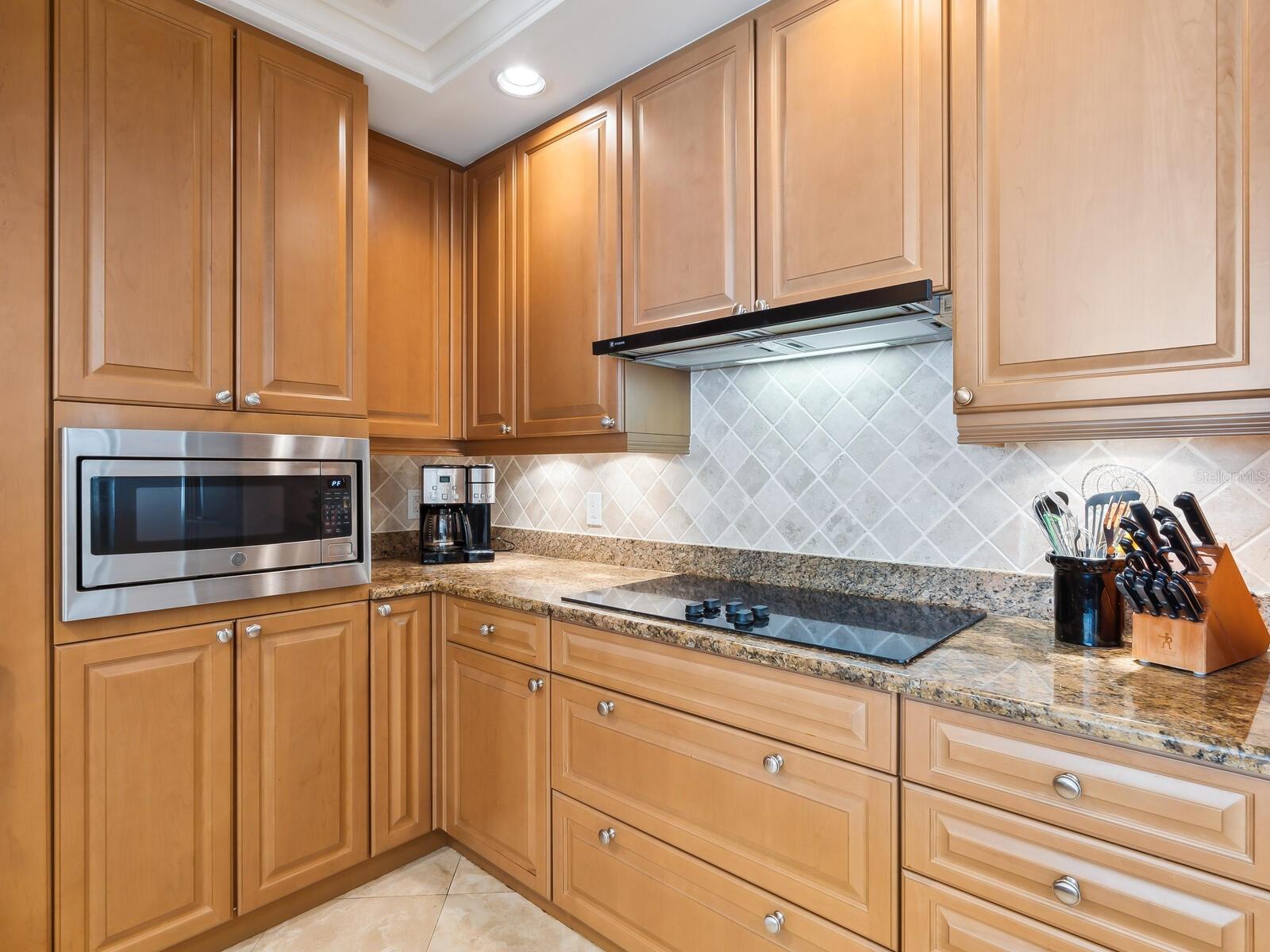 35 WATERGATE DR #1206