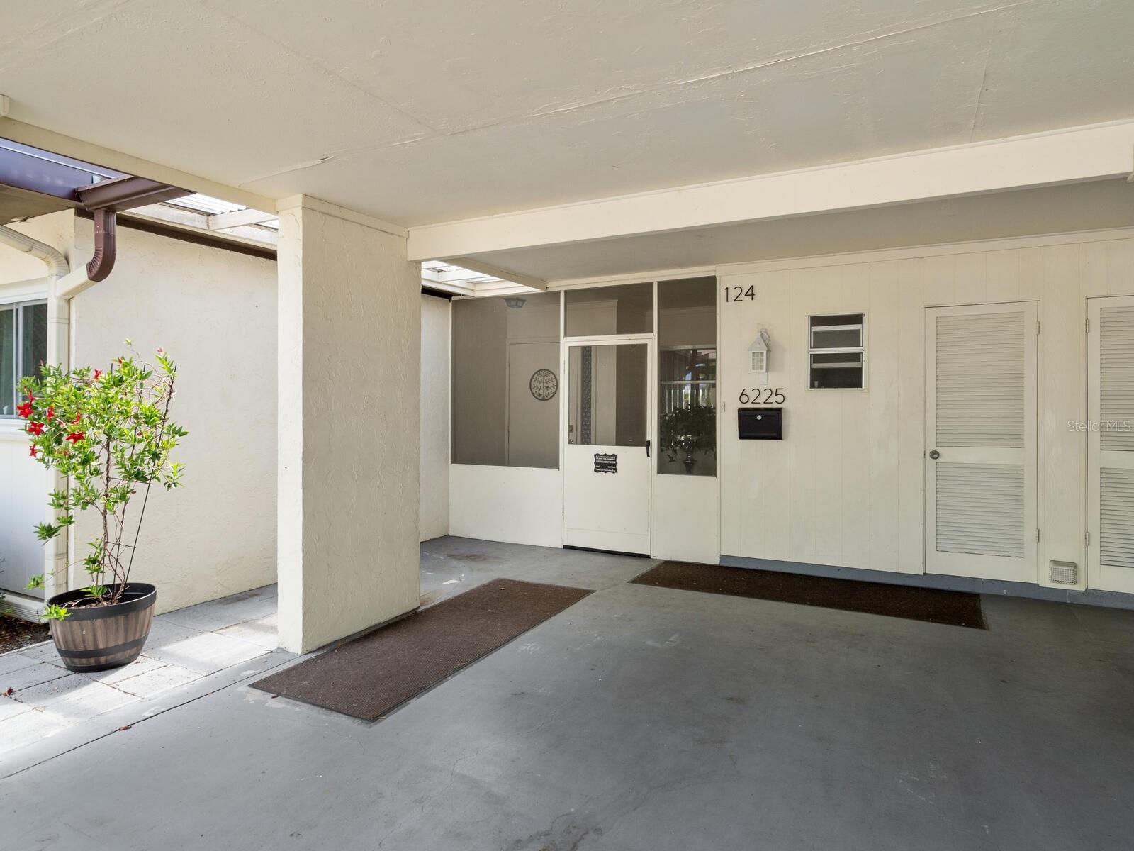 6225 GREEN VIEW DR #124