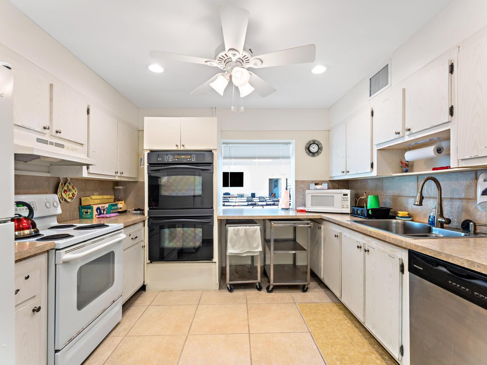 6225 GREEN VIEW DR #124