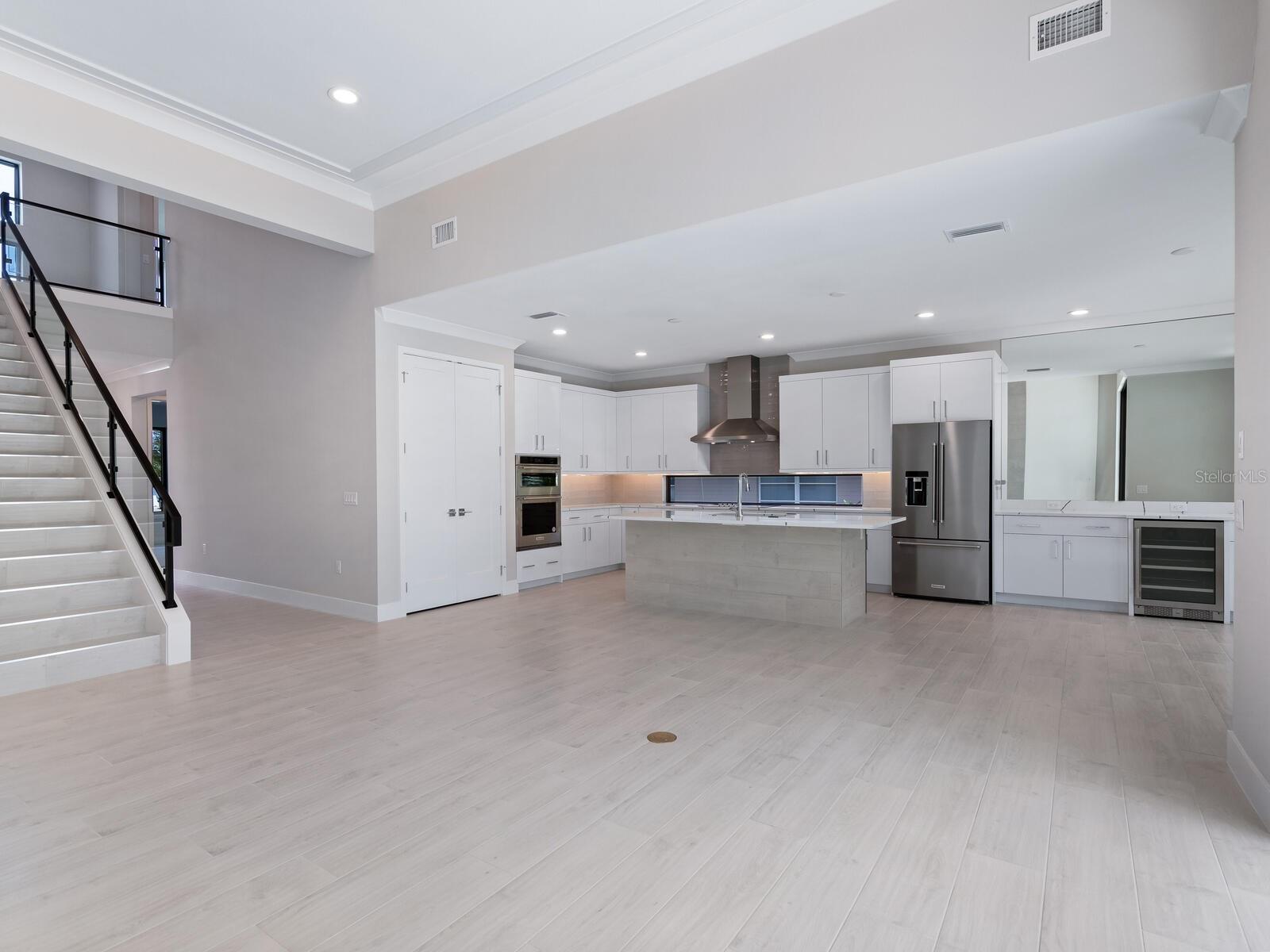 2208 BOUGAINVILLEA ST