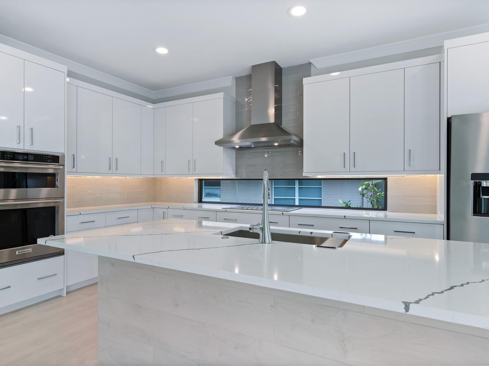 2208 BOUGAINVILLEA ST