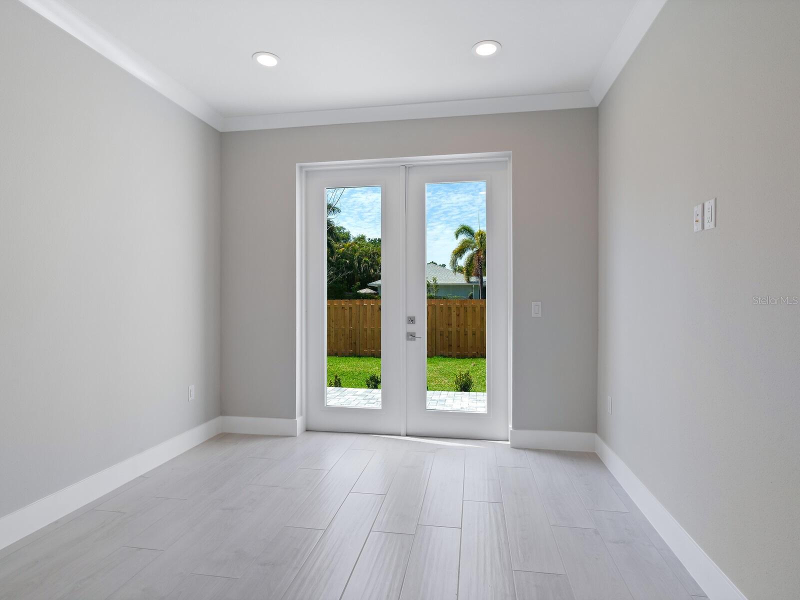 2208 BOUGAINVILLEA ST