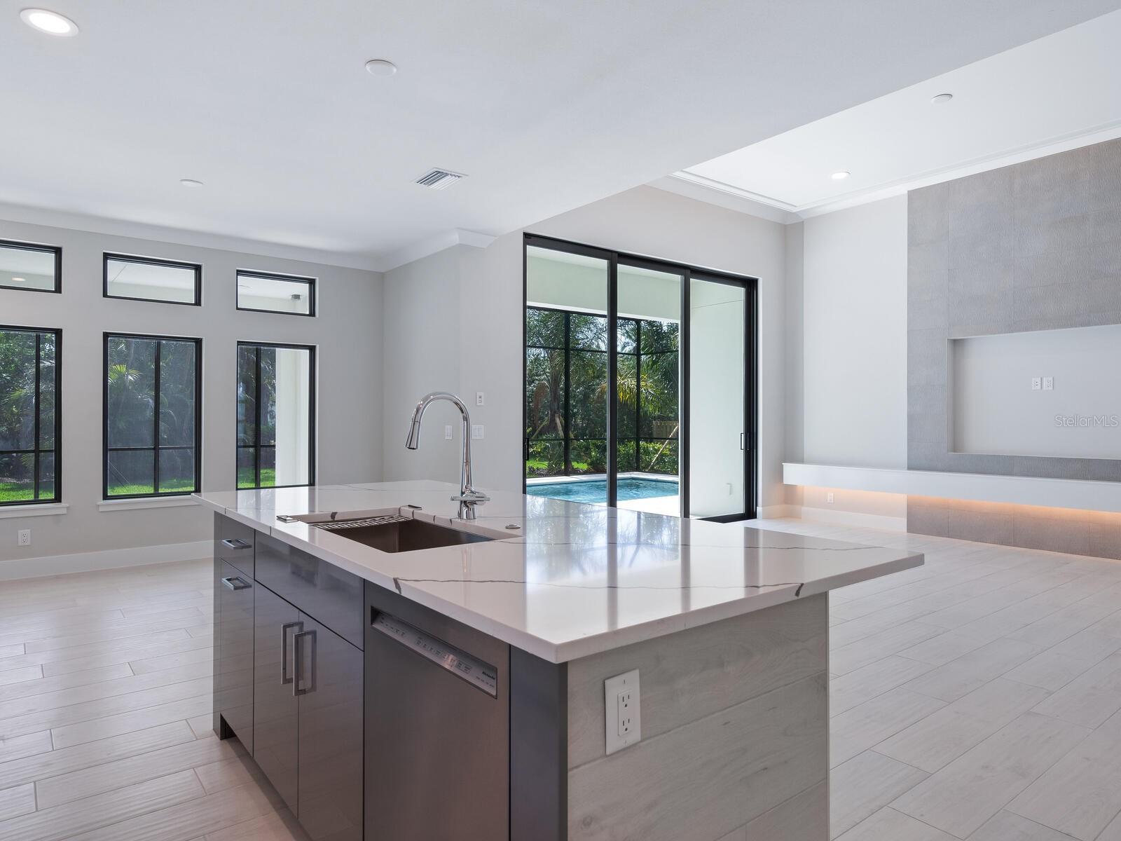 2208 BOUGAINVILLEA ST