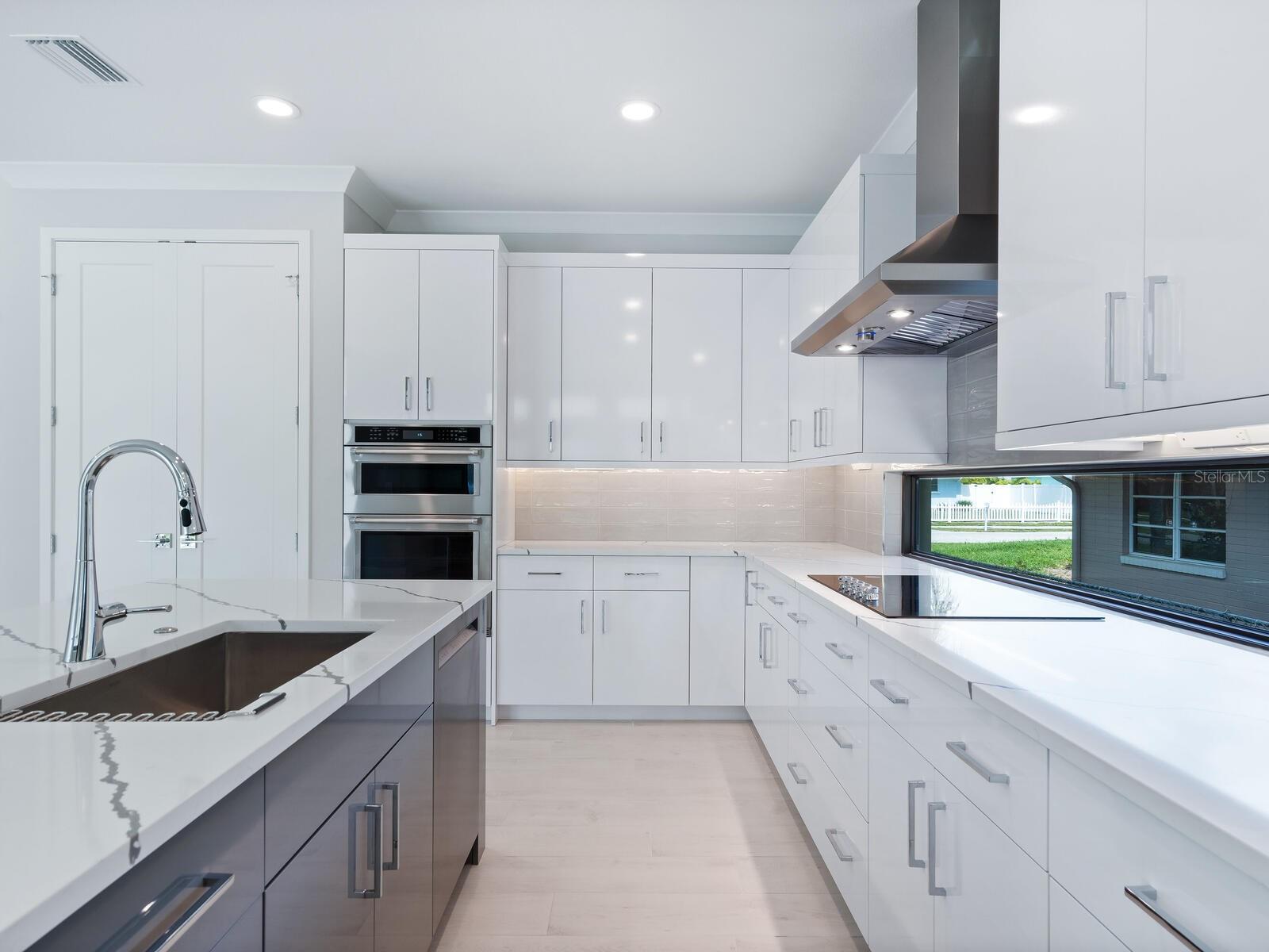 2208 BOUGAINVILLEA ST