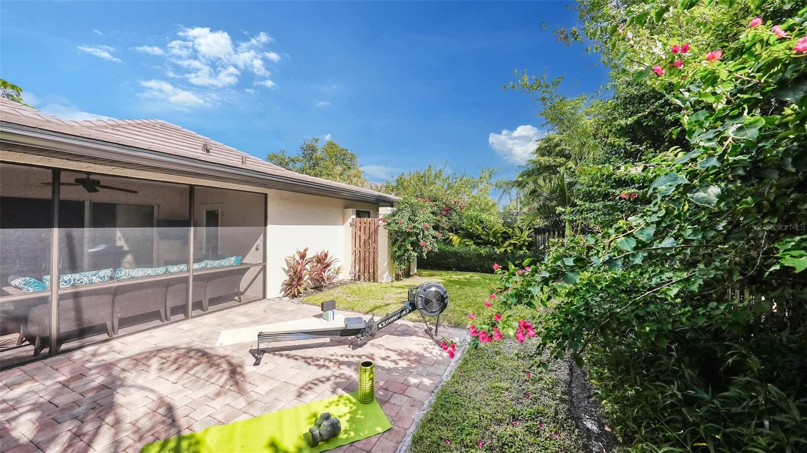 5104 FLICKER FIELD CIR