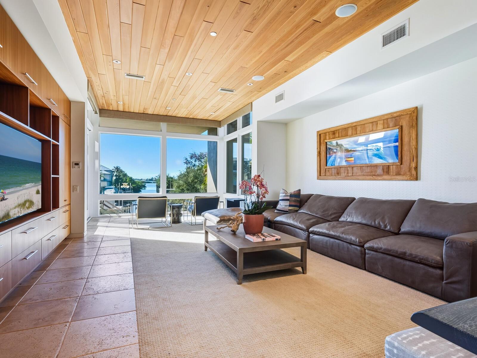1404 KENILWORTH ST