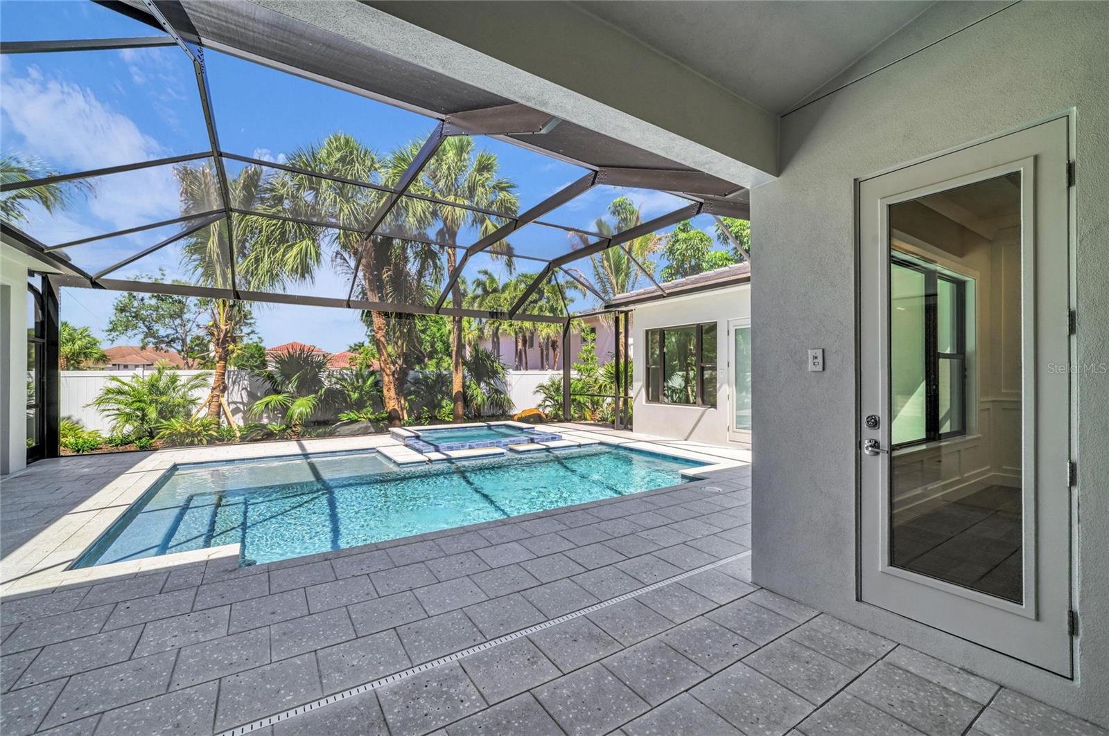 1519 HARBOR DR