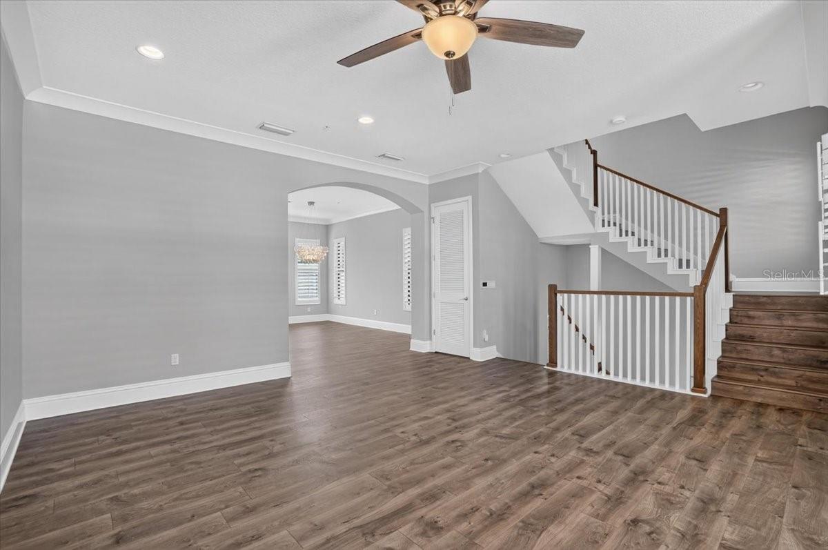 1250 MAY LN