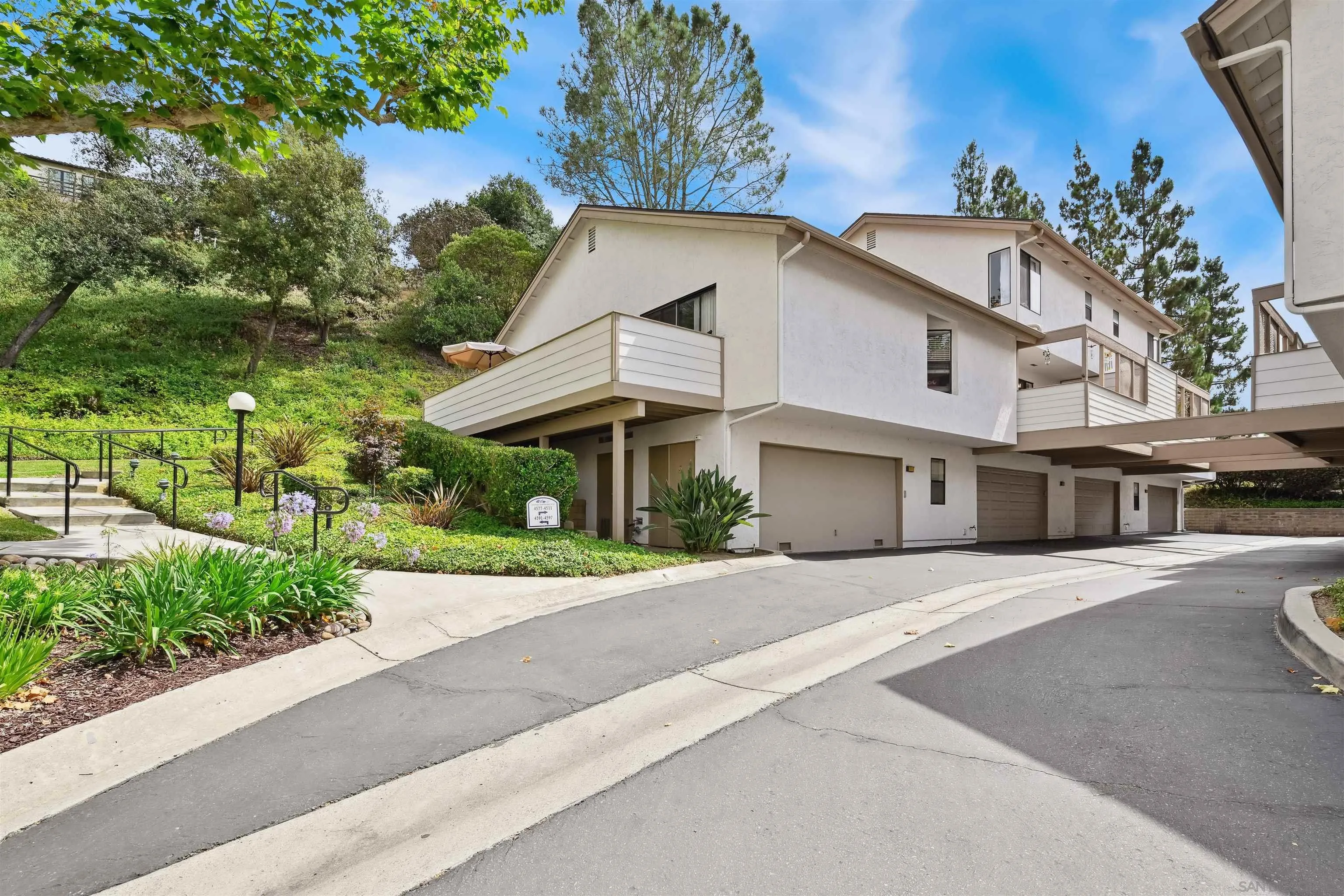 4575 Chateau Dr, San Diego